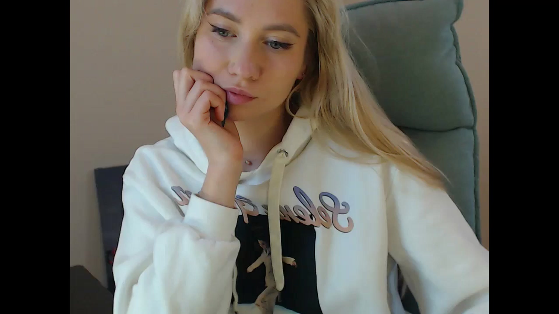 Gallery image thumbnail from Miss_Sylvia's myfreecams stream on, 11/16/2024, 18:55 image 1 of 20