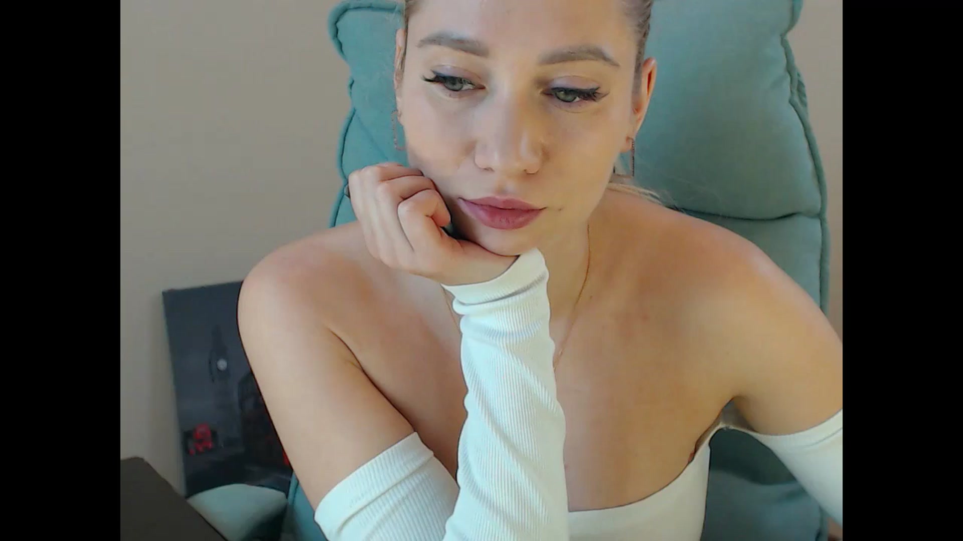 Gallery image thumbnail from Miss_Sylvia's myfreecams stream on, 11/17/2024, 18:30 image 13 of 20