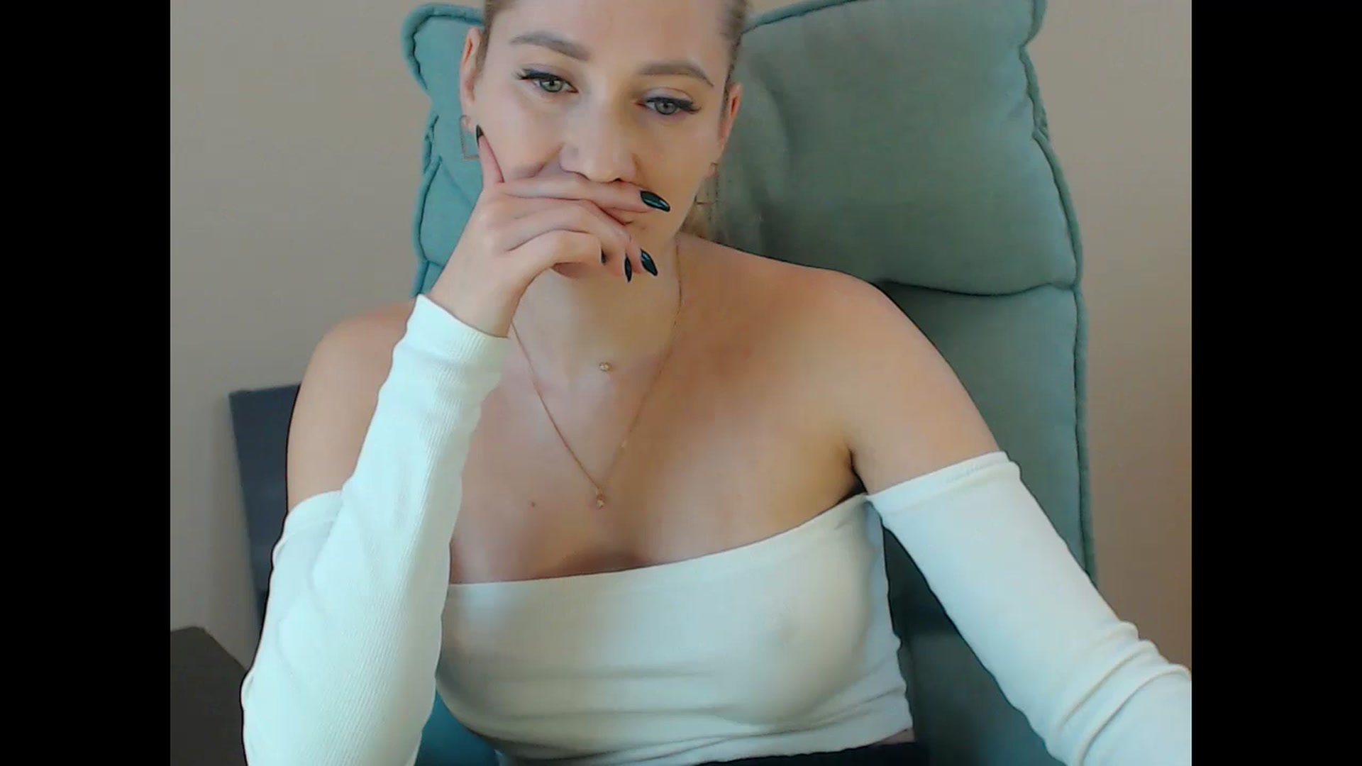 Gallery image thumbnail from Miss_Sylvia's myfreecams stream on, 11/17/2024, 19:44 image 4 of 20