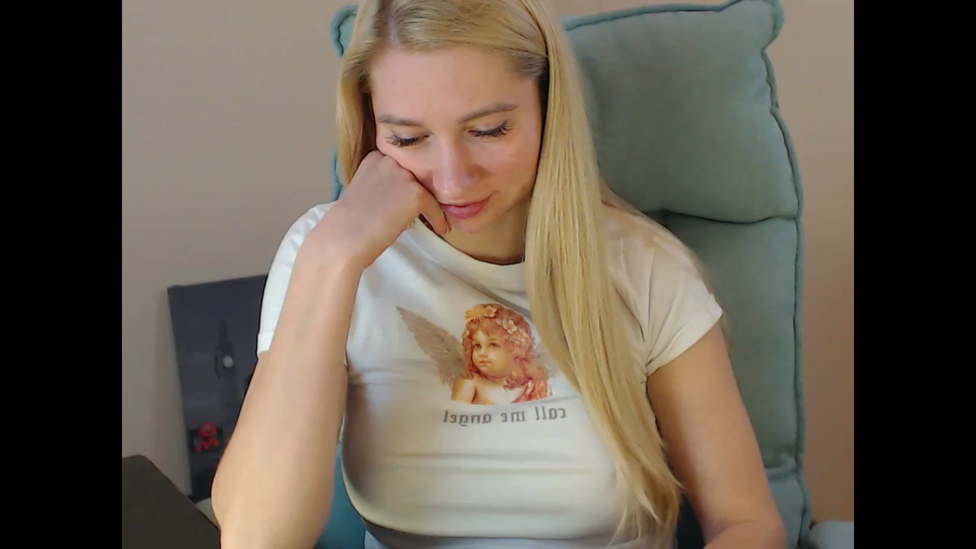 Gallery image thumbnail from Miss_Sylvia's myfreecams stream on, 11/25/2024, 19:20 image 10 of 20