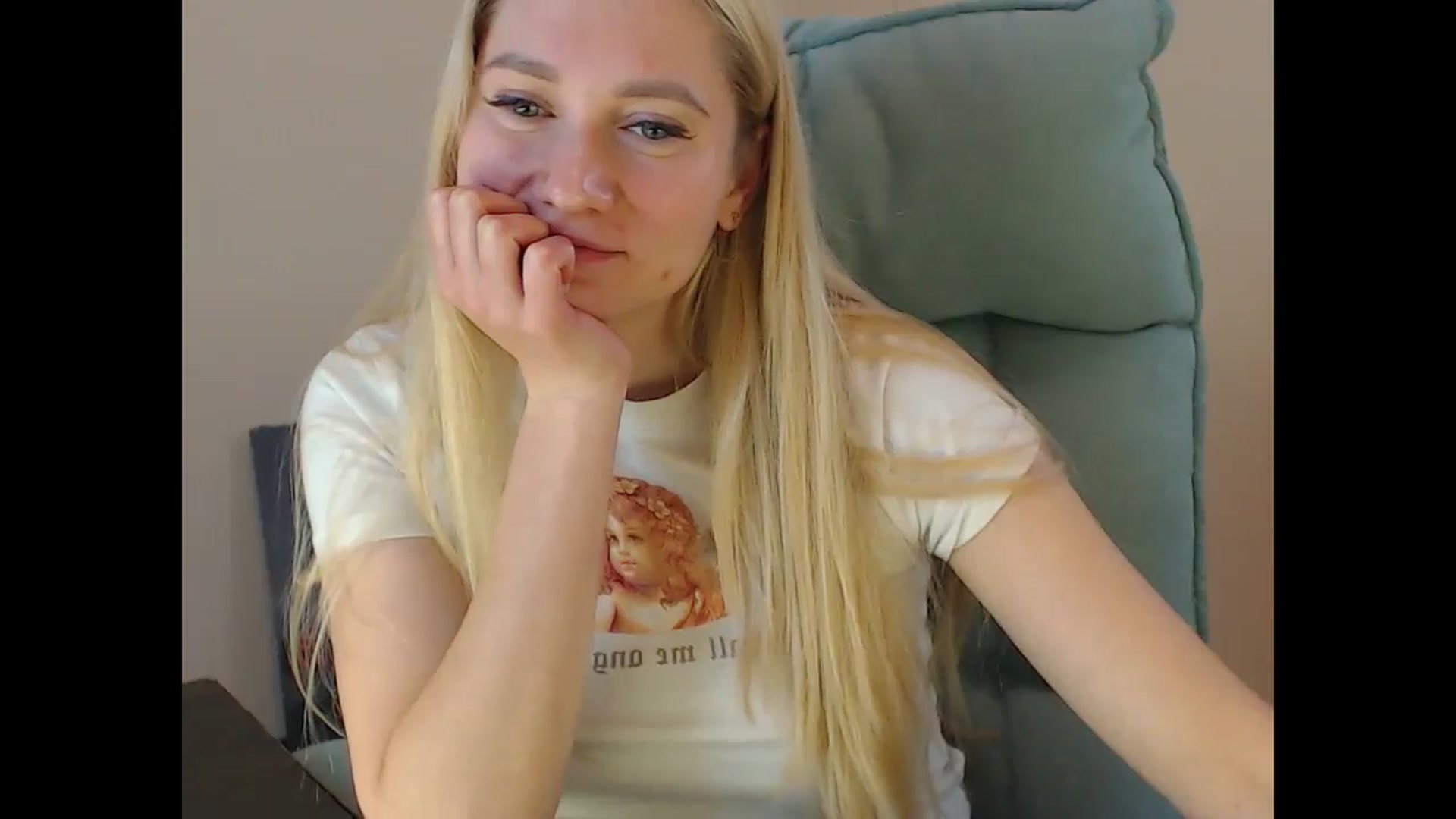 Gallery image thumbnail from Miss_Sylvia's myfreecams stream on, 11/25/2024, 19:20 image 6 of 20