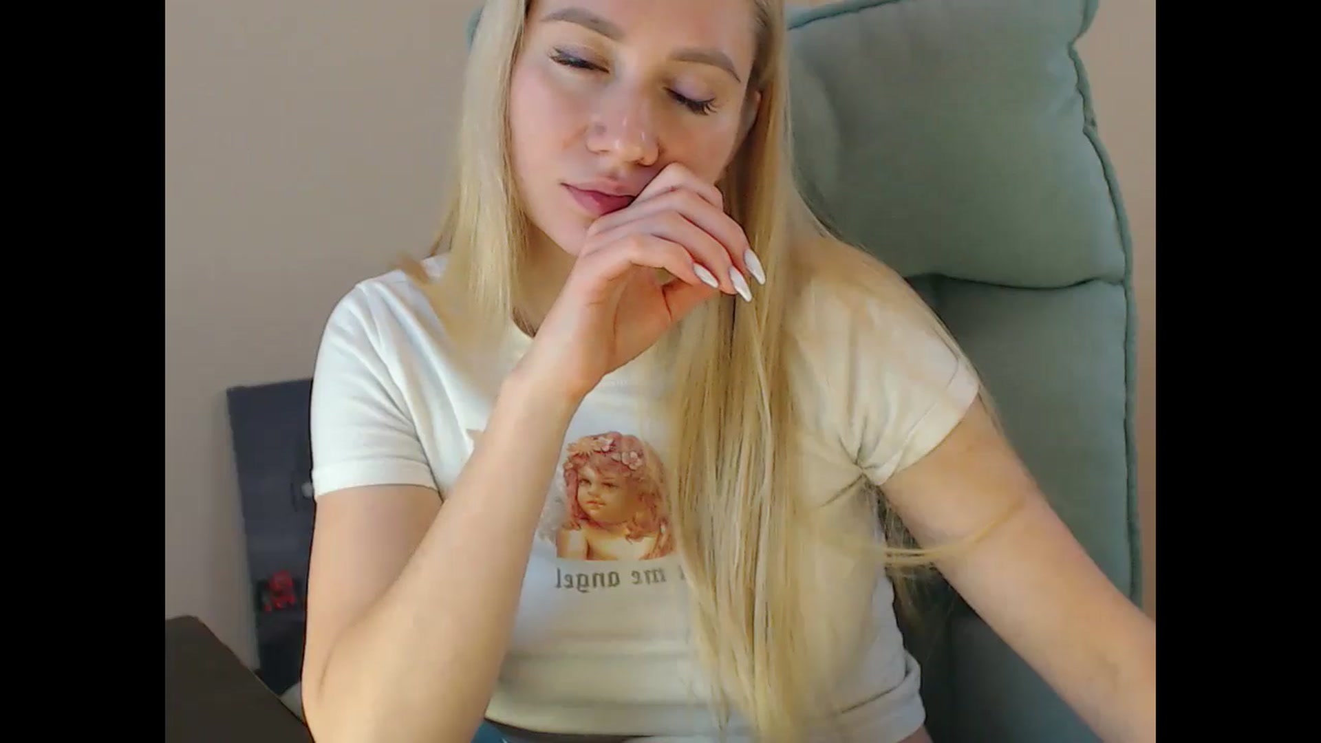 Gallery image thumbnail from Miss_Sylvia's myfreecams stream on, 11/25/2024, 19:20 image 18 of 20