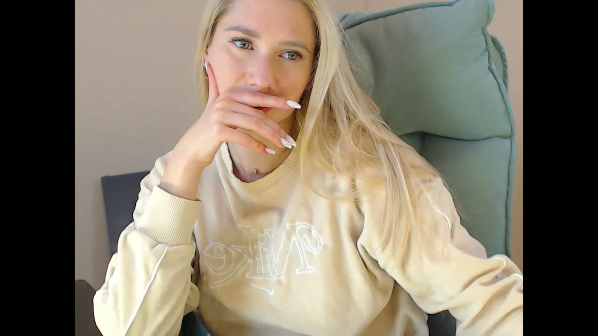 Gallery image thumbnail from Miss_Sylvia's myfreecams stream on, 11/26/2024, 20:38 image 1 of 20