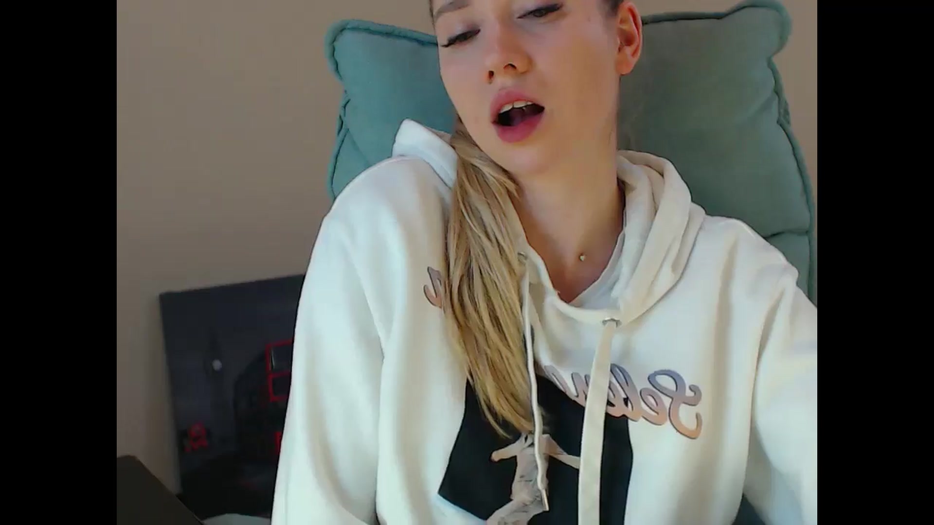 Gallery image thumbnail from Miss_Sylvia's myfreecams stream on, 12/01/2024, 19:34 image 9 of 20