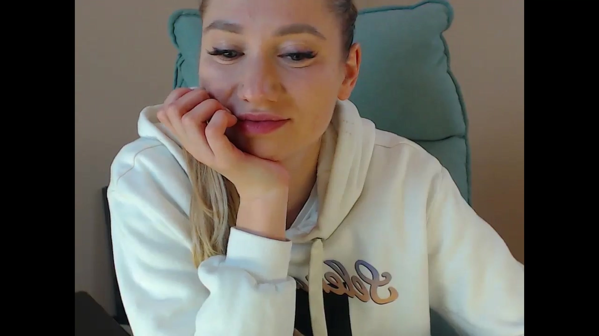 Gallery image thumbnail from Miss_Sylvia's myfreecams stream on, 12/01/2024, 19:34 image 2 of 20