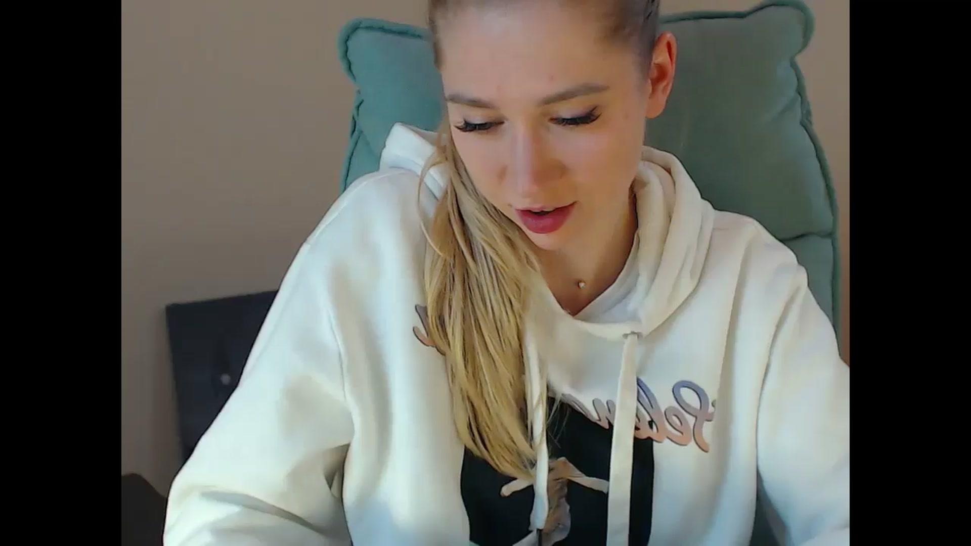 Gallery image thumbnail from Miss_Sylvia's myfreecams stream on, 12/01/2024, 19:34 image 11 of 20