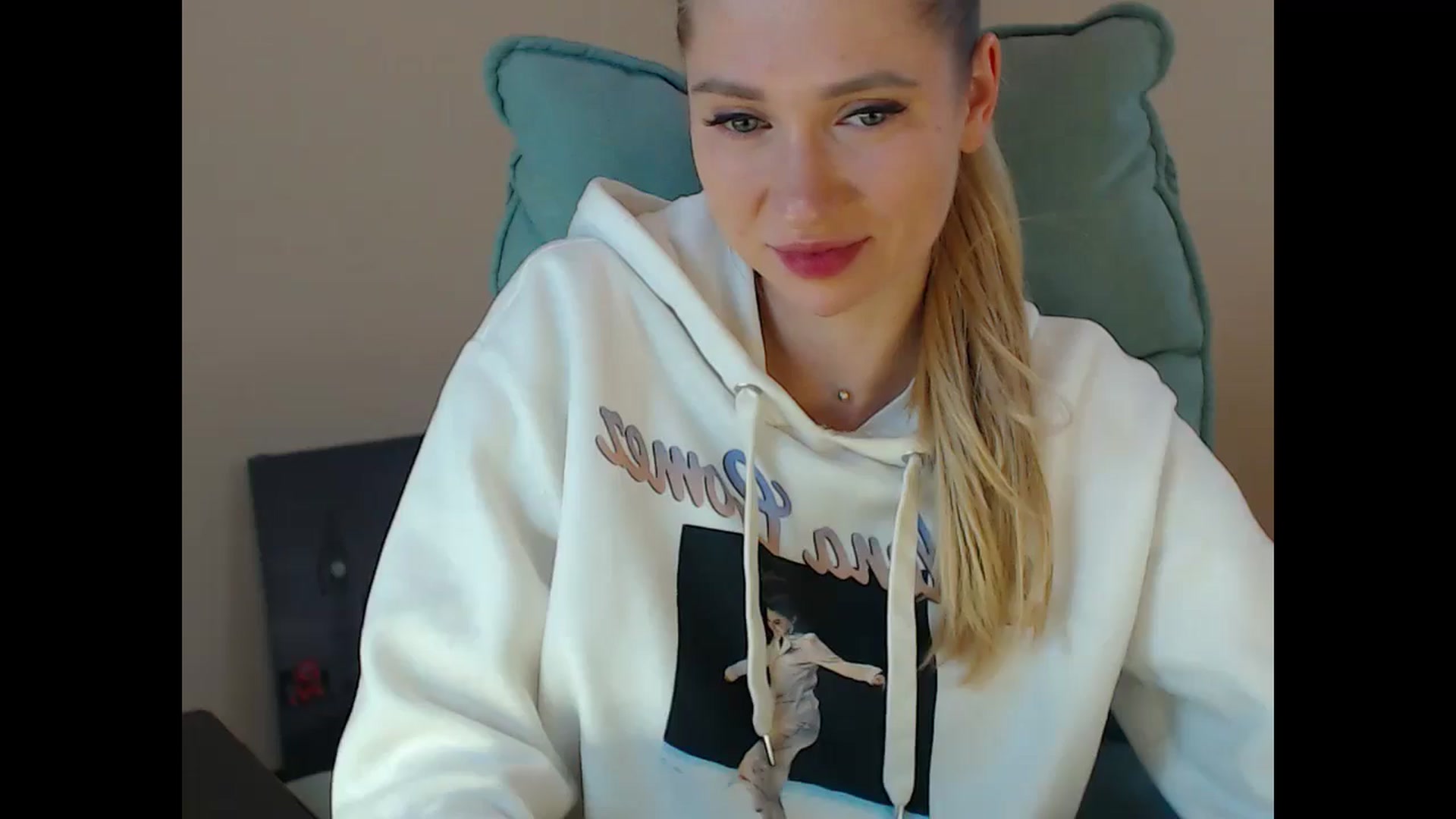 Gallery image thumbnail from Miss_Sylvia's myfreecams stream on, 12/01/2024, 19:34 image 17 of 20