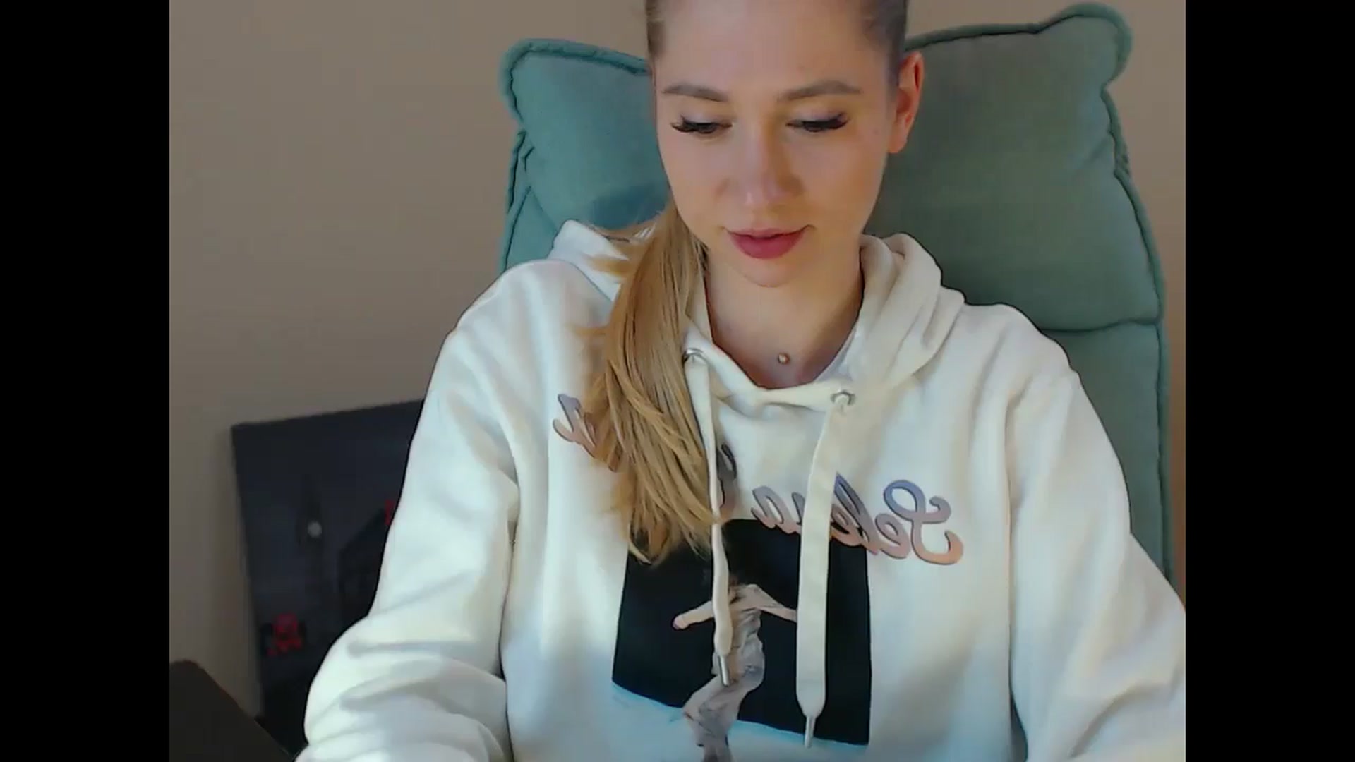 Gallery image thumbnail from Miss_Sylvia's myfreecams stream on, 12/01/2024, 19:34 image 19 of 20