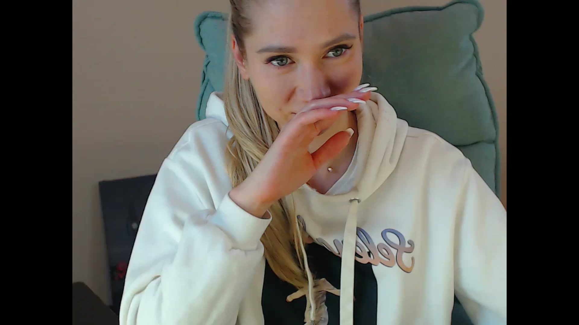 Gallery image thumbnail from Miss_Sylvia's myfreecams stream on, 12/01/2024, 19:34 image 10 of 20