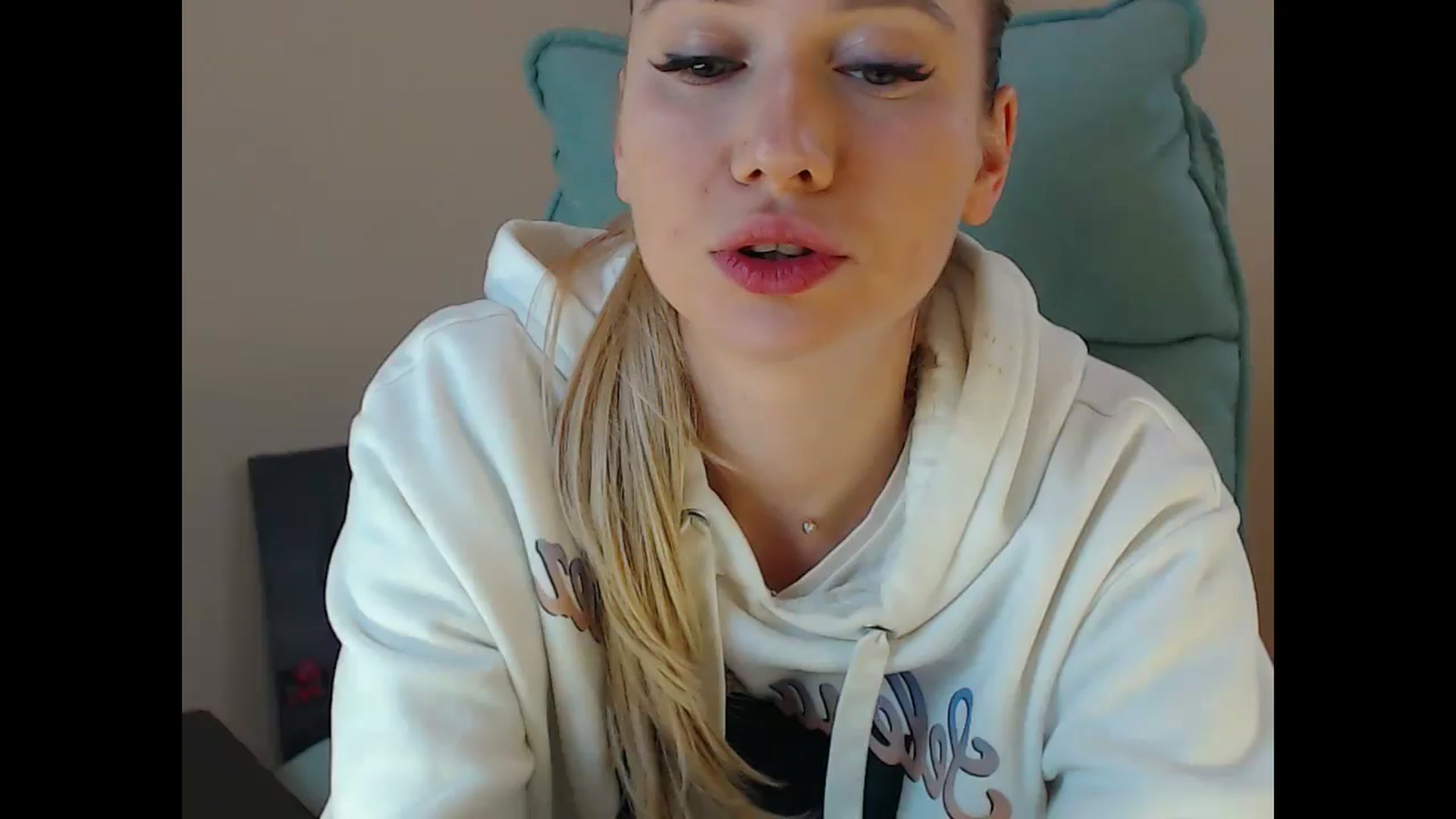 Gallery image thumbnail from Miss_Sylvia's myfreecams stream on, 12/01/2024, 19:34 image 1 of 20