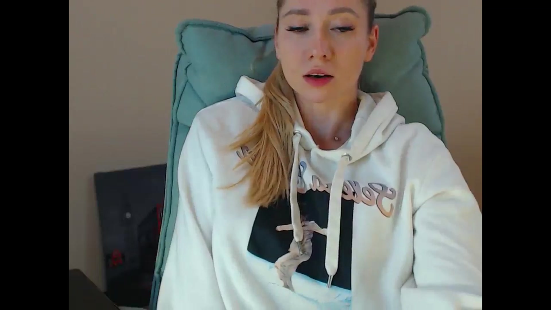 Gallery image thumbnail from Miss_Sylvia's myfreecams stream on, 12/01/2024, 19:34 image 8 of 20