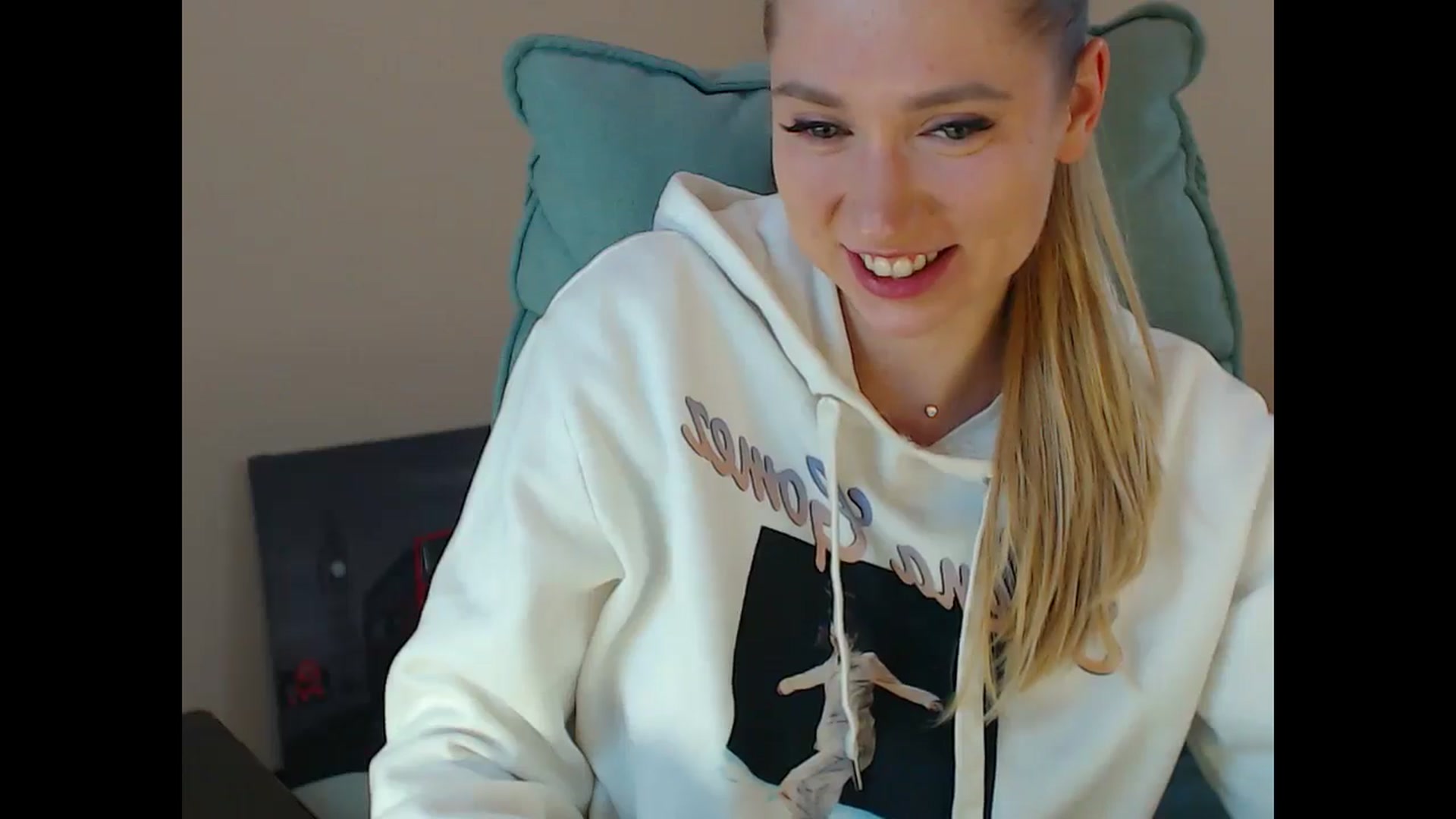 Gallery image thumbnail from Miss_Sylvia's myfreecams stream on, 12/01/2024, 19:34 image 13 of 20