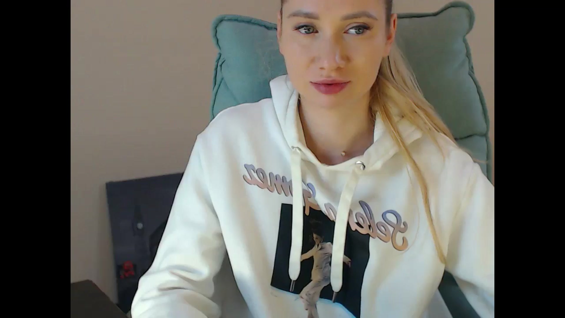 Gallery image thumbnail from Miss_Sylvia's myfreecams stream on, 12/06/2024, 18:44 image 18 of 20