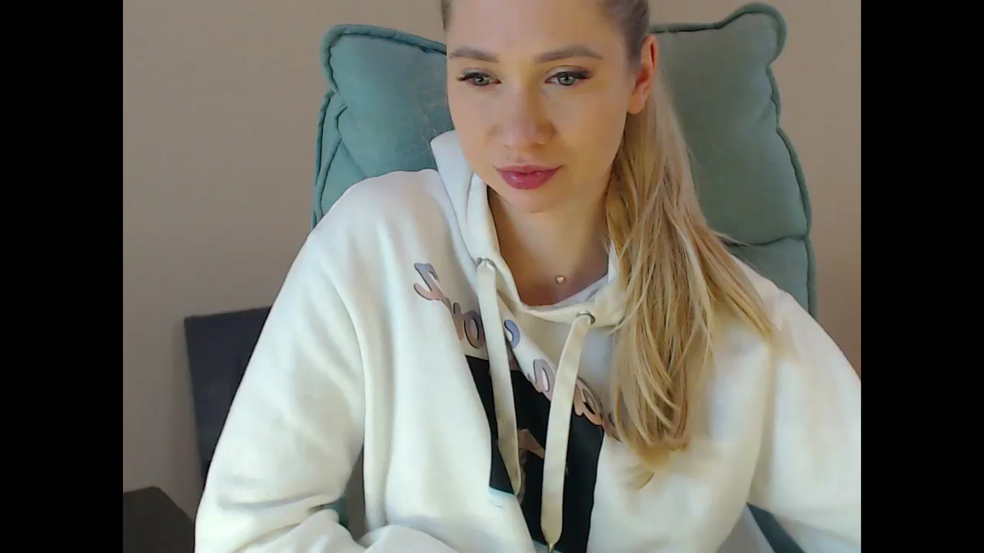Gallery image thumbnail from Miss_Sylvia's myfreecams stream on, 12/06/2024, 18:44 image 15 of 20