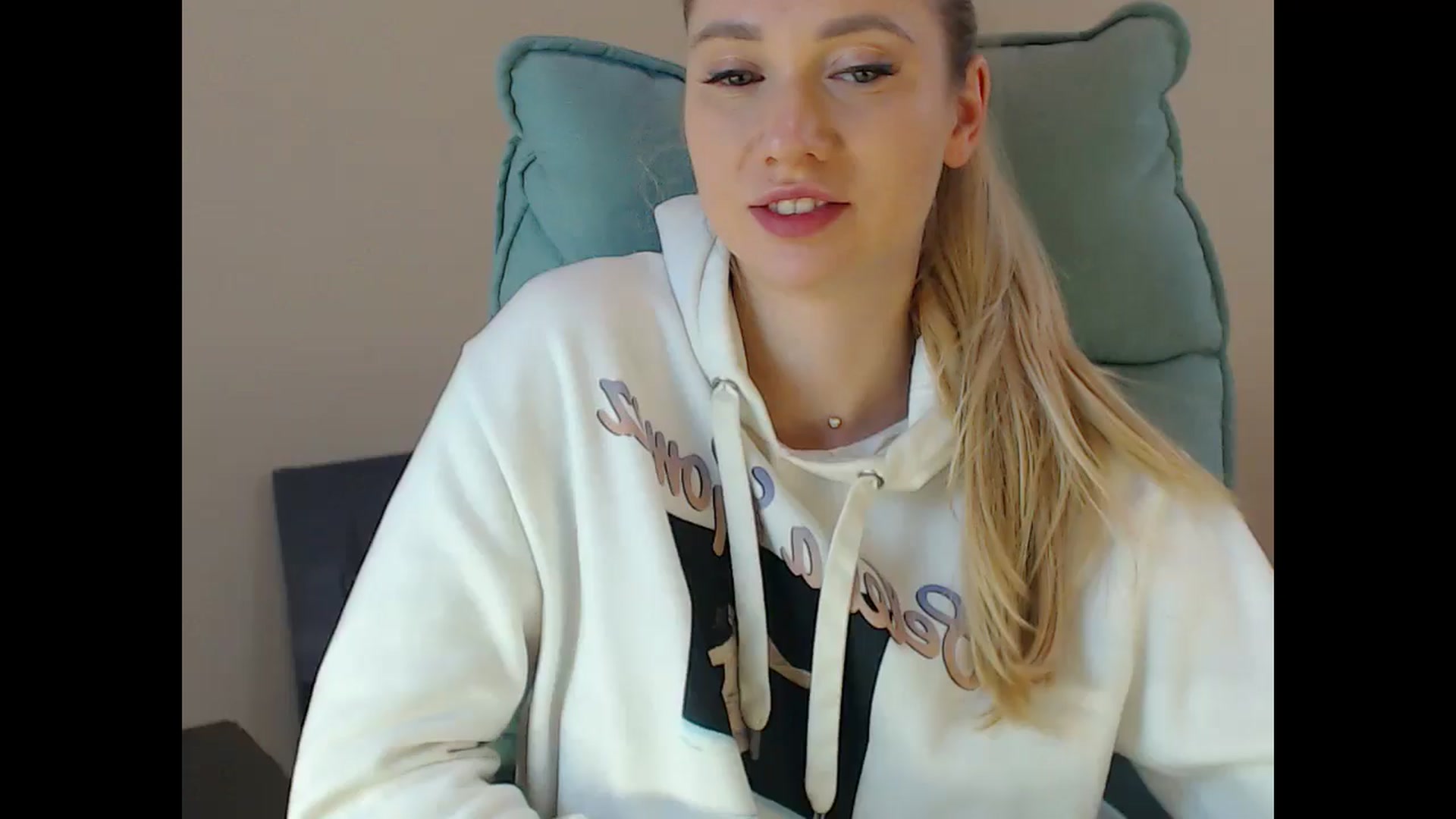 Gallery image thumbnail from Miss_Sylvia's myfreecams stream on, 12/06/2024, 18:44 image 10 of 20