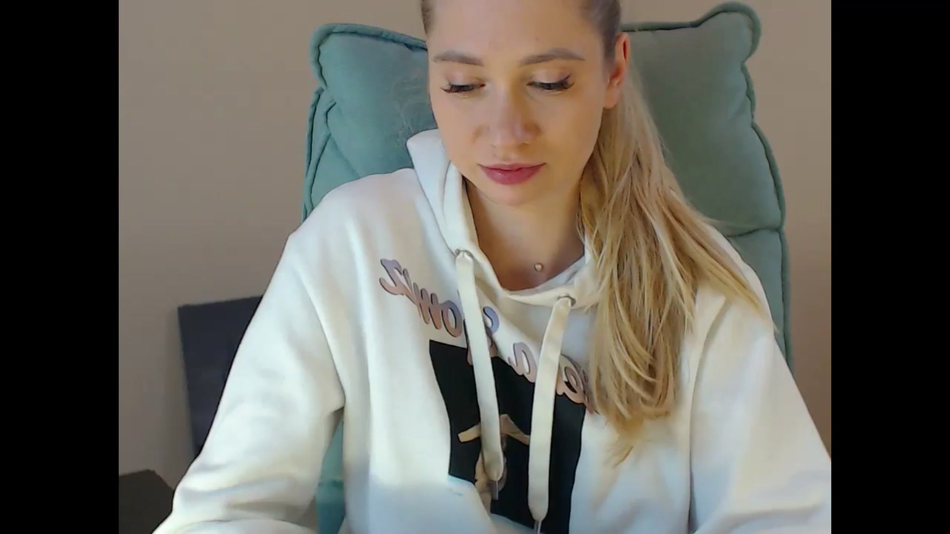 Gallery image thumbnail from Miss_Sylvia's myfreecams stream on, 12/06/2024, 18:44 image 14 of 20