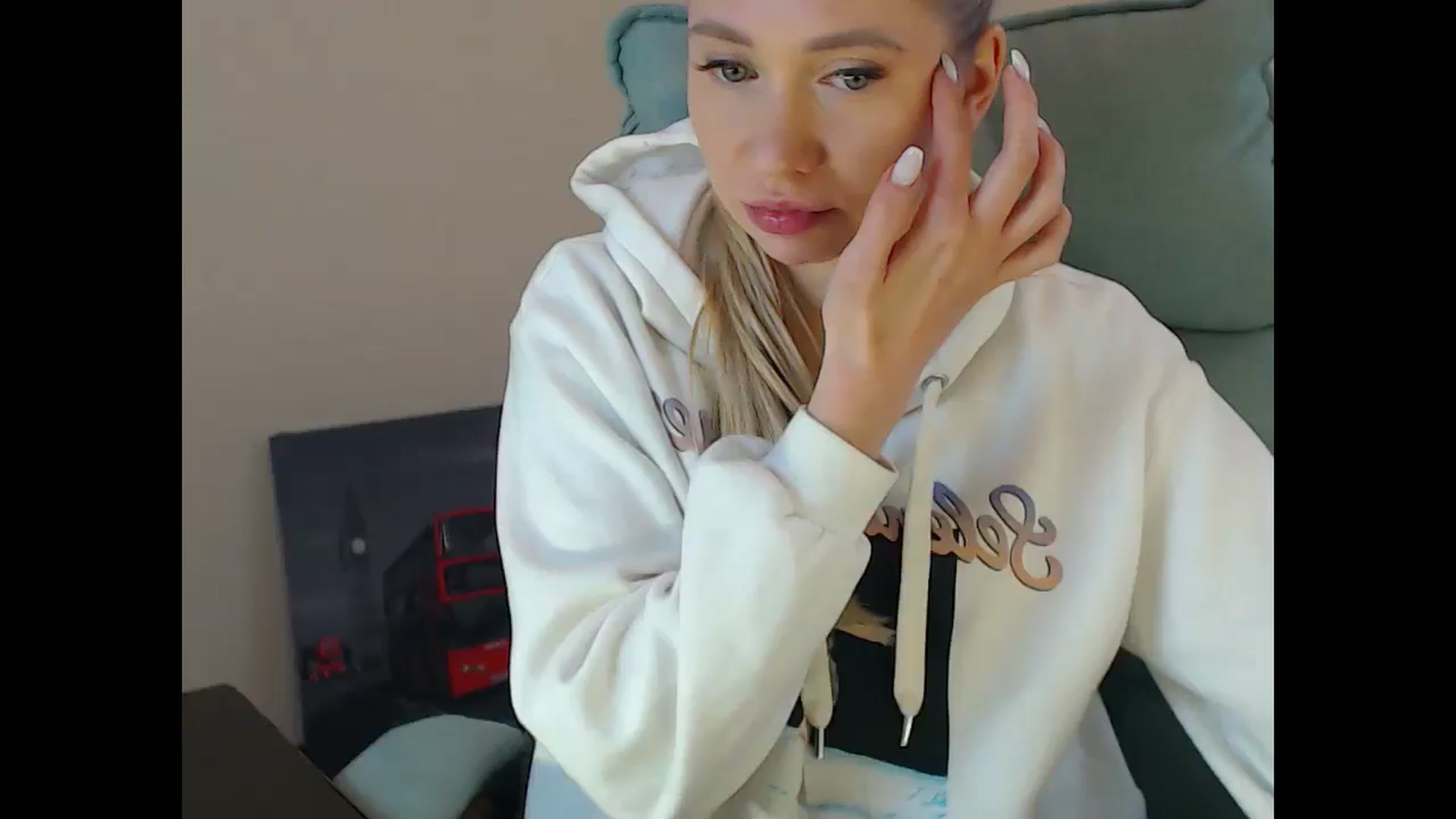 Gallery image thumbnail from Miss_Sylvia's myfreecams stream on, 12/06/2024, 20:30 image 16 of 20
