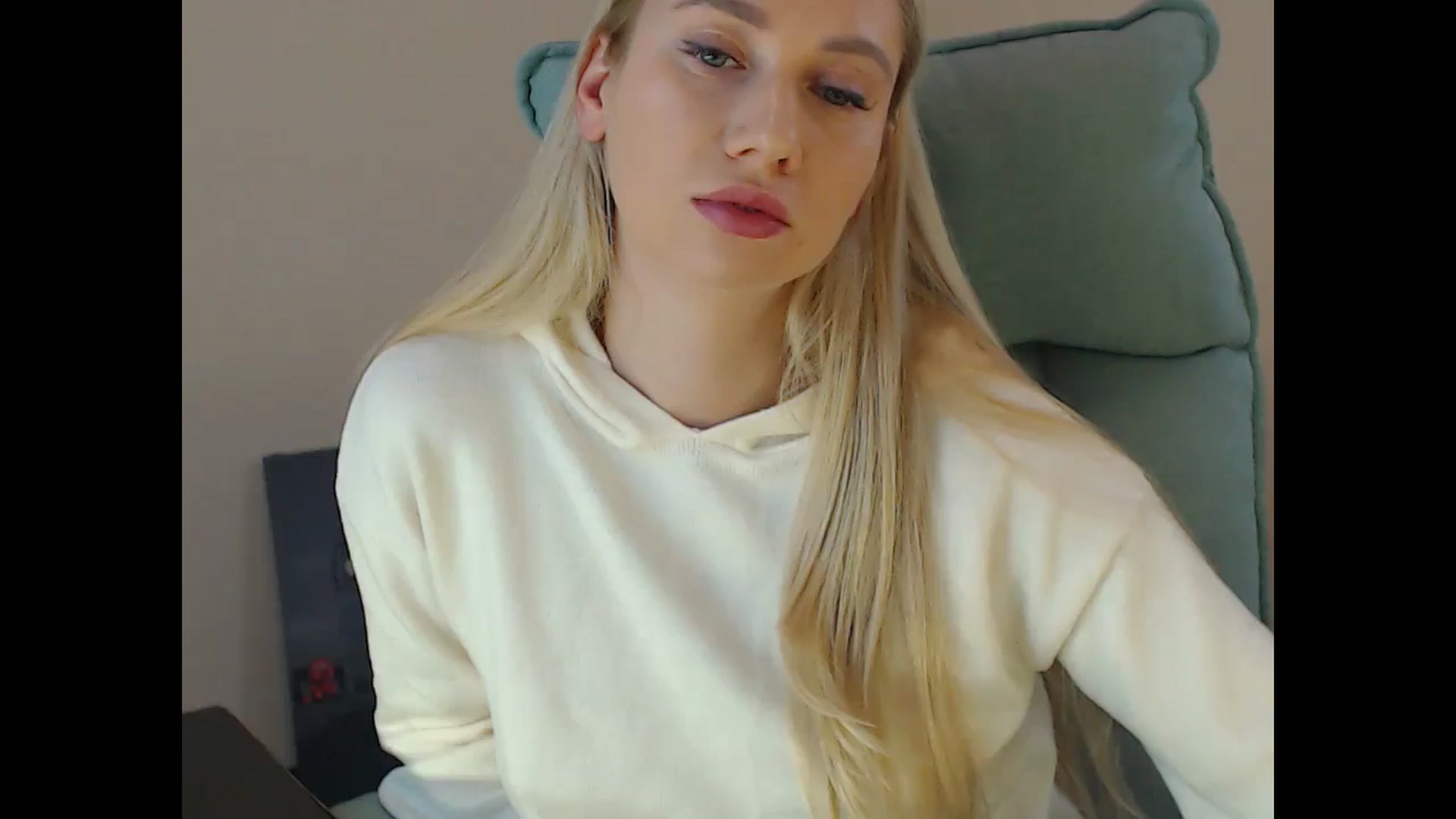 Gallery image thumbnail from Miss_Sylvia's myfreecams stream on, 12/14/2024, 18:36 image 13 of 20