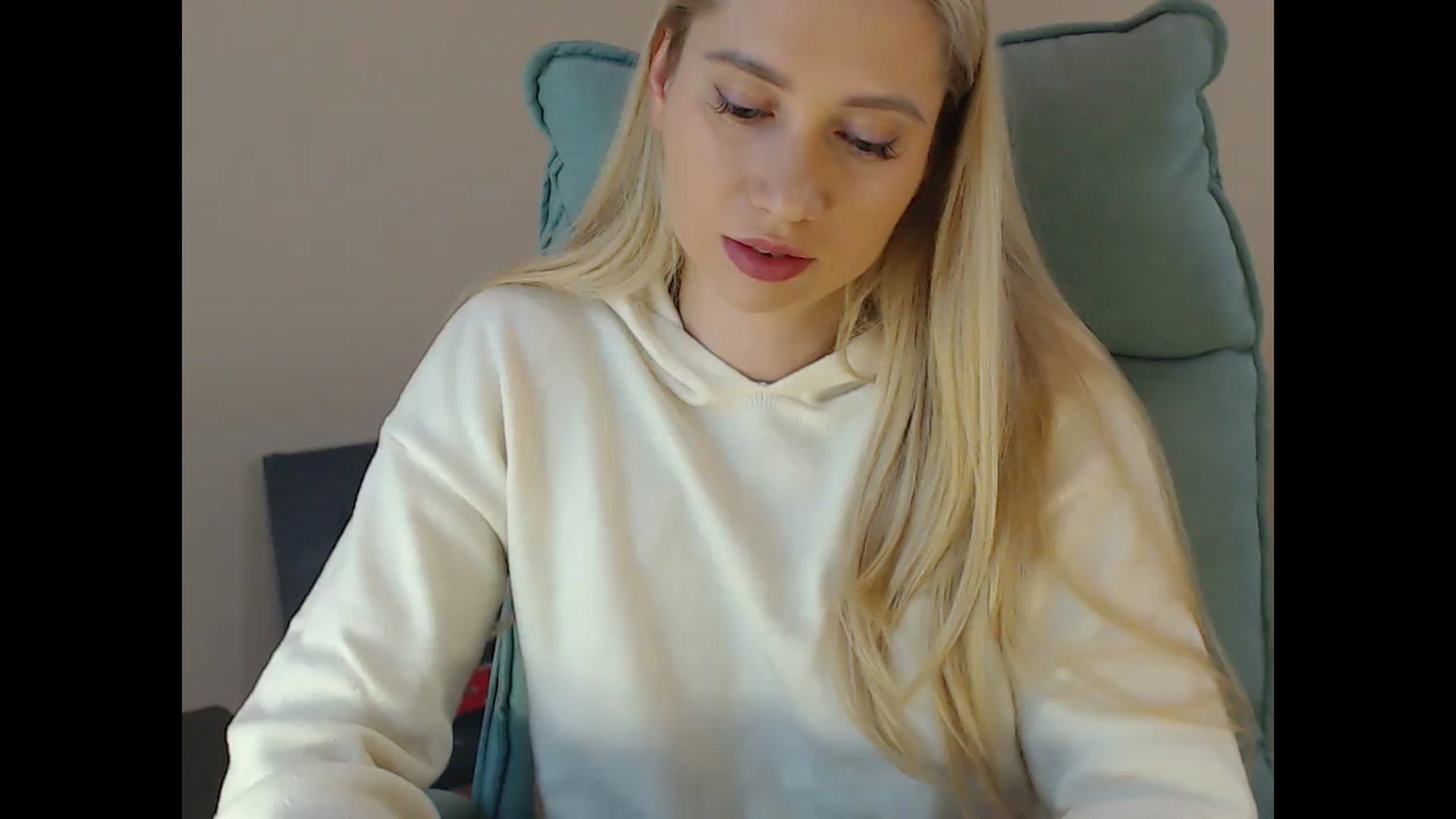 Gallery image thumbnail from Miss_Sylvia's myfreecams stream on, 12/14/2024, 18:36 image 9 of 20
