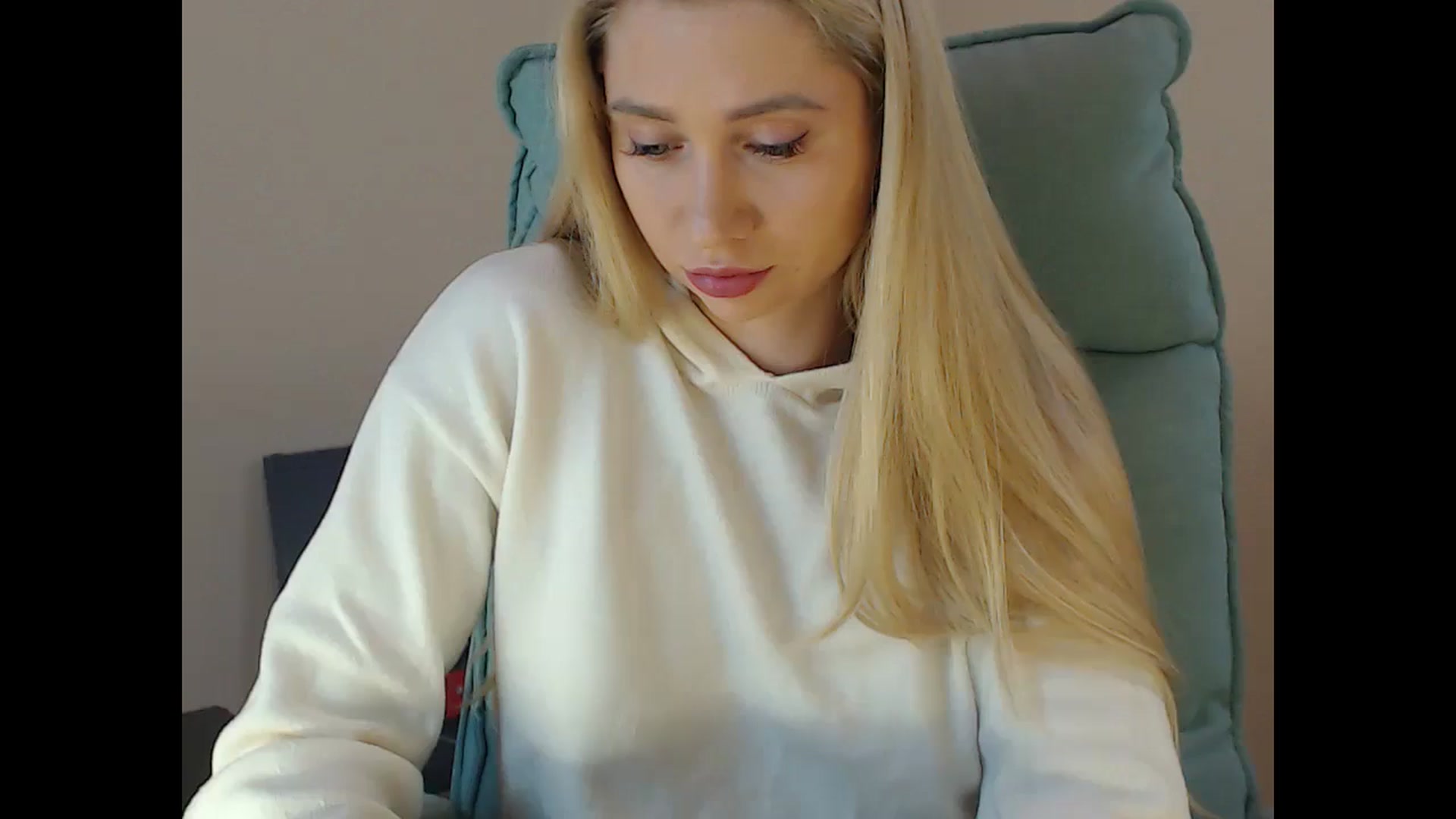Gallery image thumbnail from Miss_Sylvia's myfreecams stream on, 12/14/2024, 18:36 image 1 of 20
