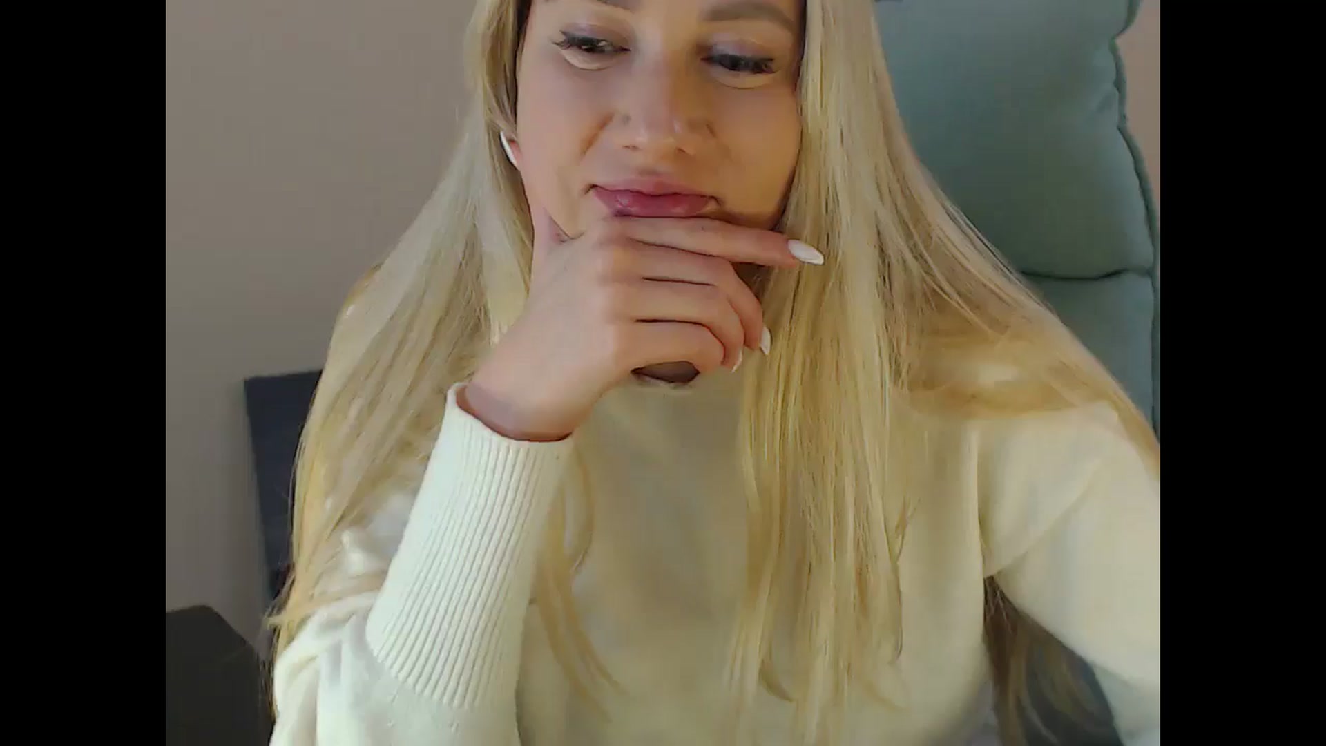 Gallery image thumbnail from Miss_Sylvia's myfreecams stream on, 12/14/2024, 21:17 image 1 of 20