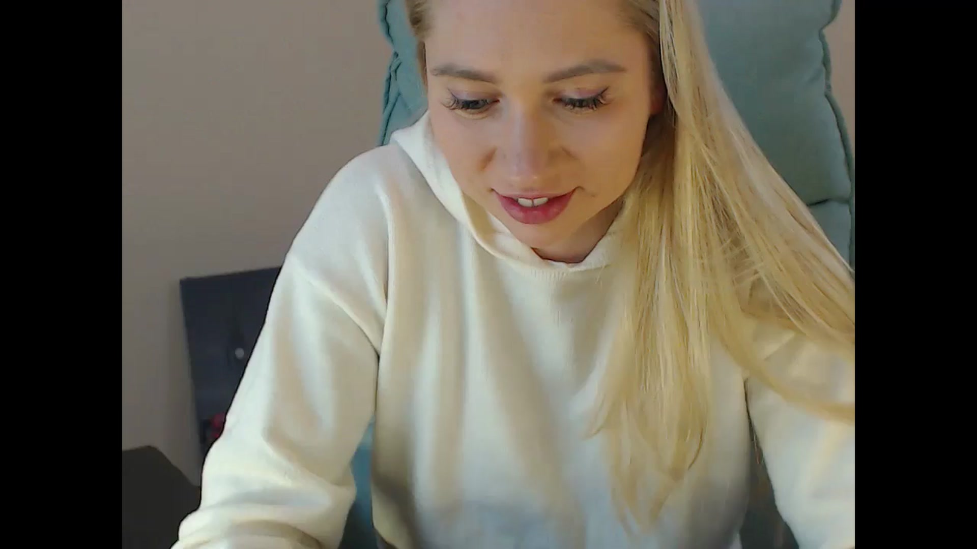Gallery image thumbnail from Miss_Sylvia's myfreecams stream on, 12/14/2024, 21:17 image 6 of 20