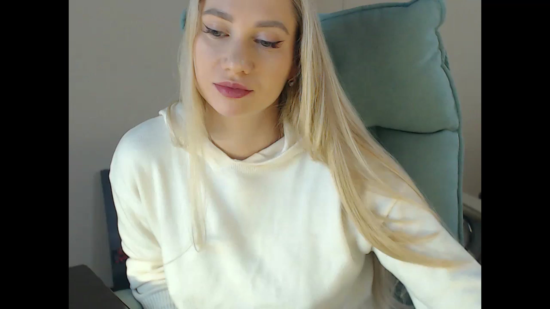 Gallery image thumbnail from Miss_Sylvia's myfreecams stream on, 12/16/2024, 17:37 image 19 of 20