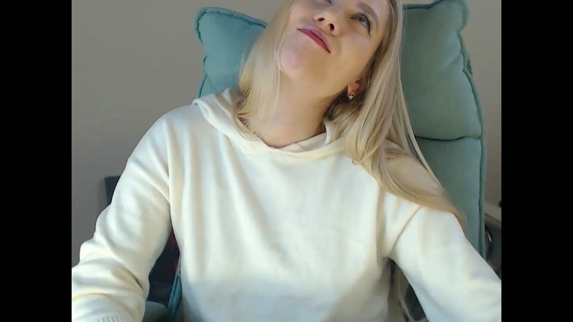 Gallery image thumbnail from Miss_Sylvia's myfreecams stream on, 12/16/2024, 17:37 image 16 of 20