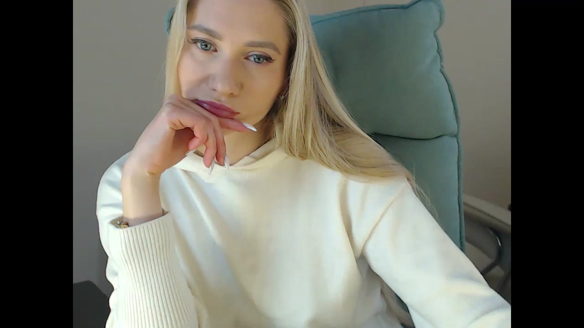 Gallery image thumbnail from Miss_Sylvia's myfreecams stream on, 12/16/2024, 17:37 image 4 of 20