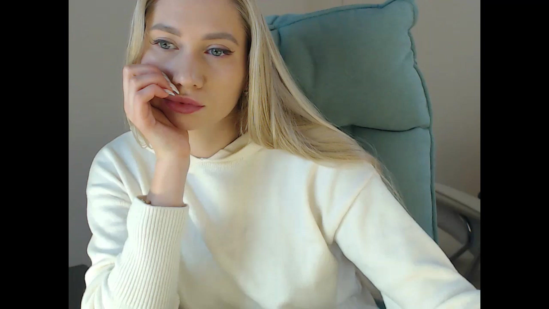 Gallery image thumbnail from Miss_Sylvia's myfreecams stream on, 12/16/2024, 17:37 image 3 of 20