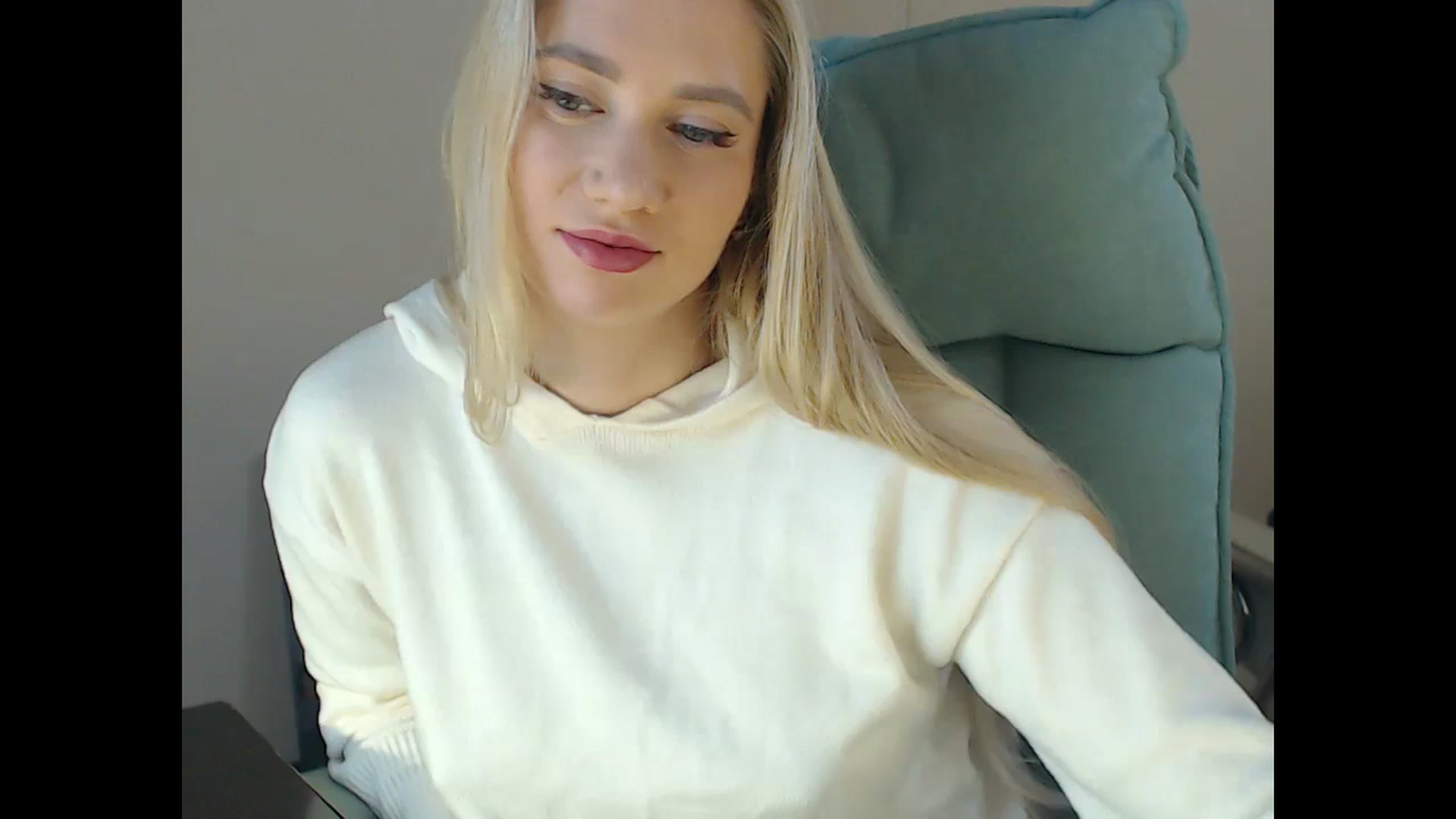 Gallery image thumbnail from Miss_Sylvia's myfreecams stream on, 12/16/2024, 17:37 image 13 of 20