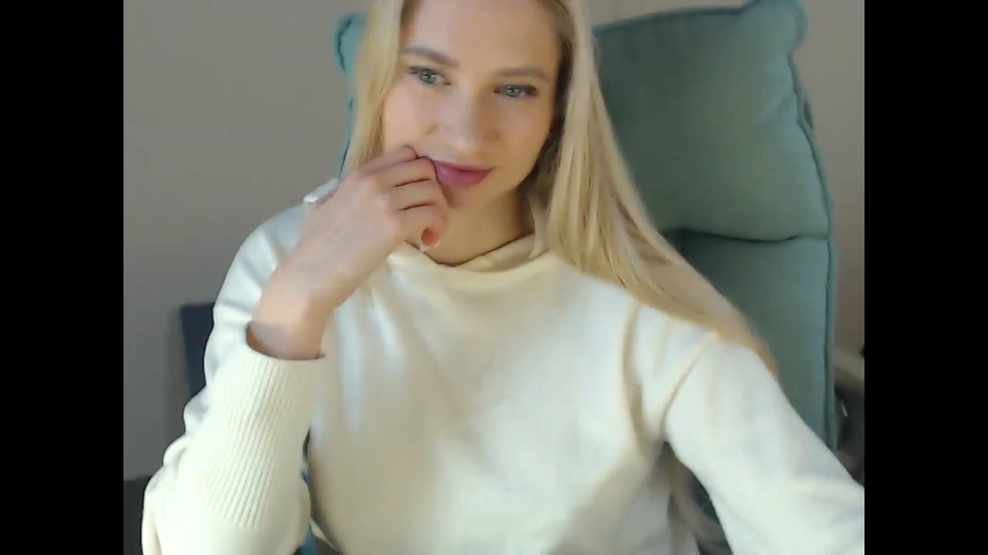 Gallery image thumbnail from Miss_Sylvia's myfreecams stream on, 12/16/2024, 17:37 image 15 of 20