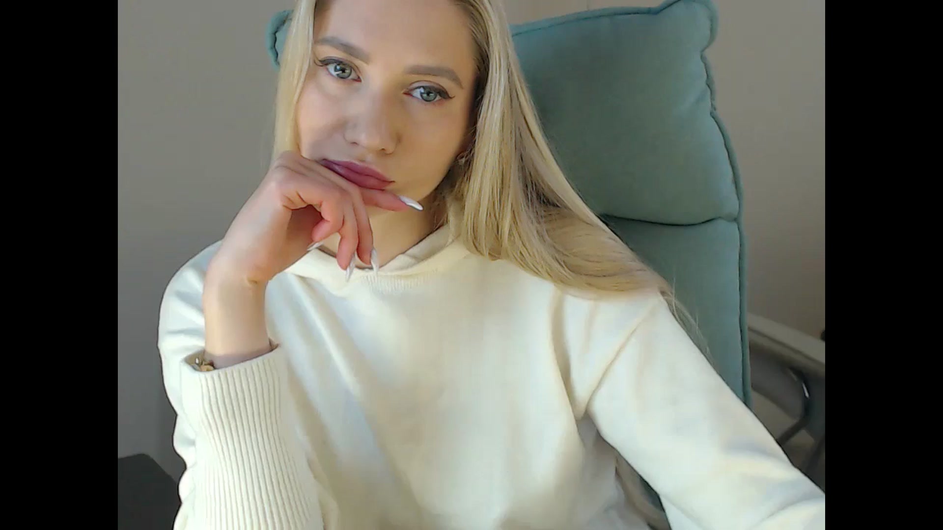 Gallery image thumbnail from Miss_Sylvia's myfreecams stream on, 12/16/2024, 17:37 image 5 of 20