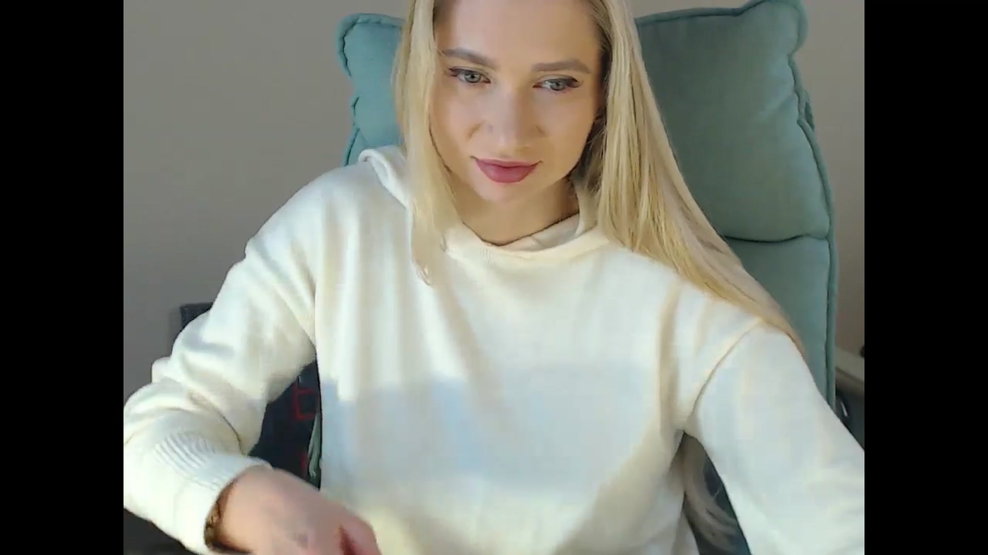 Gallery image thumbnail from Miss_Sylvia's myfreecams stream on, 12/16/2024, 17:37 image 14 of 20
