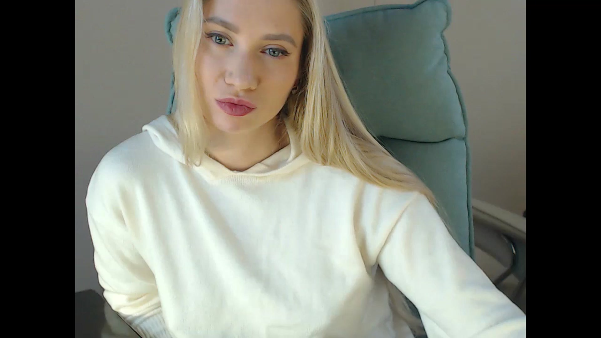 Gallery image thumbnail from Miss_Sylvia's myfreecams stream on, 12/16/2024, 17:37 image 9 of 20