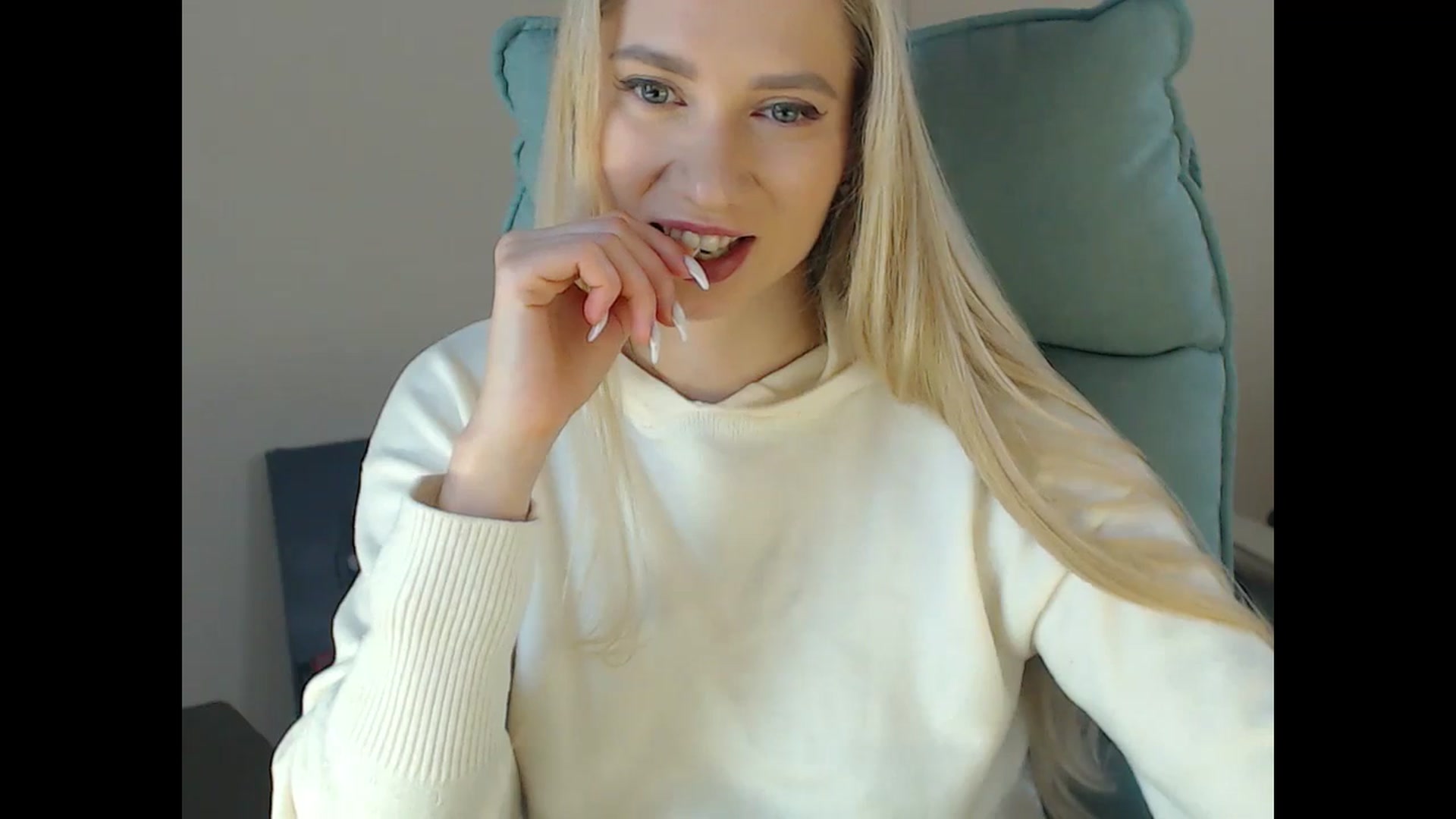 Gallery image thumbnail from Miss_Sylvia's myfreecams stream on, 12/16/2024, 17:37 image 18 of 20
