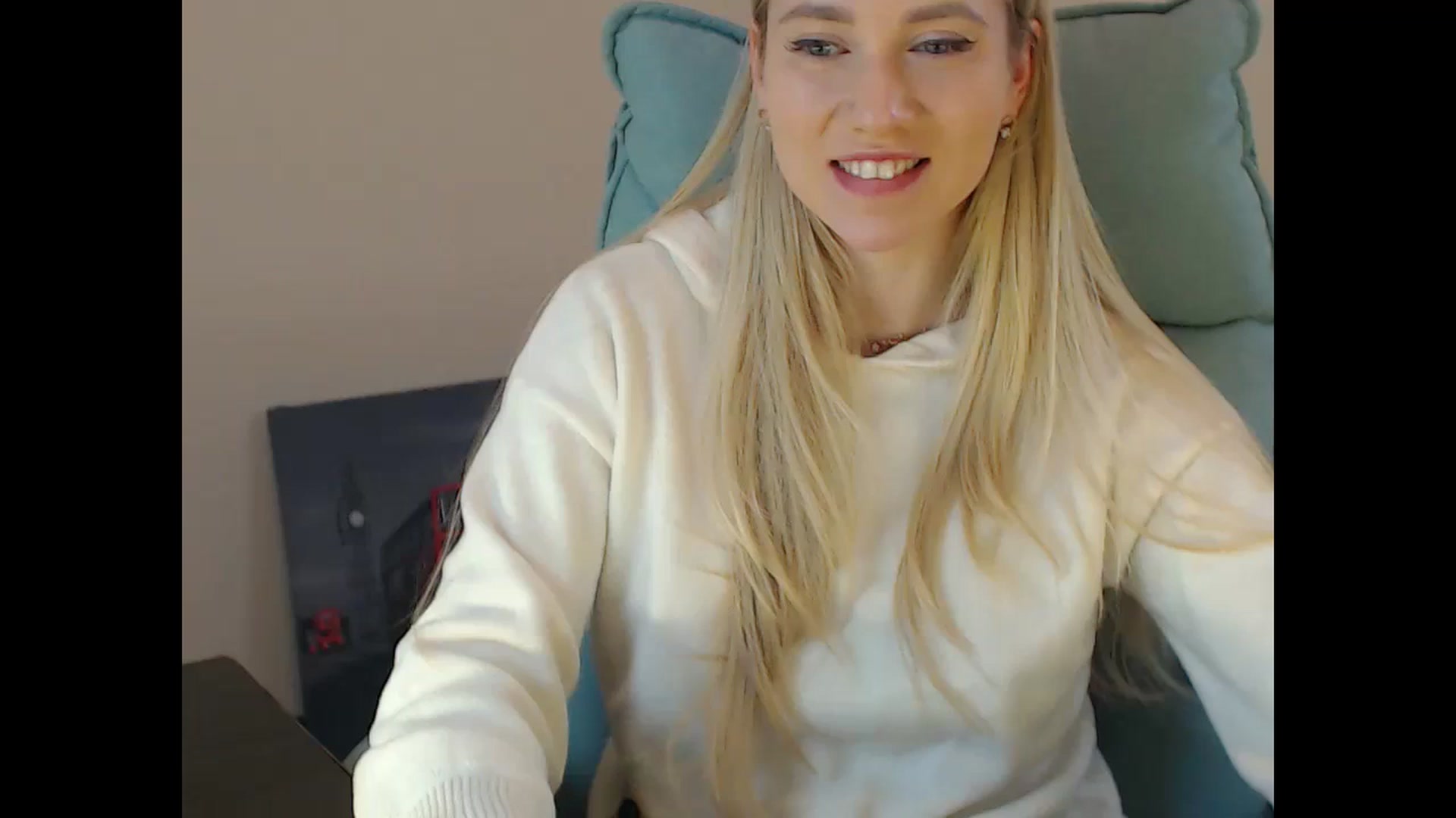 Gallery image thumbnail from Miss_Sylvia's myfreecams stream on, 12/16/2024, 19:42 image 1 of 20