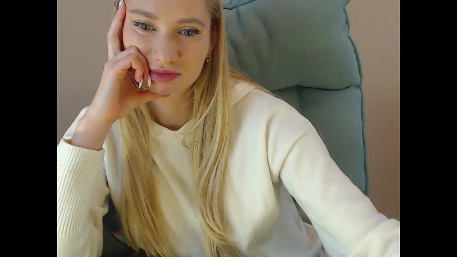 Gallery image thumbnail from Miss_Sylvia's myfreecams stream on, 12/16/2024, 19:42 image 15 of 20
