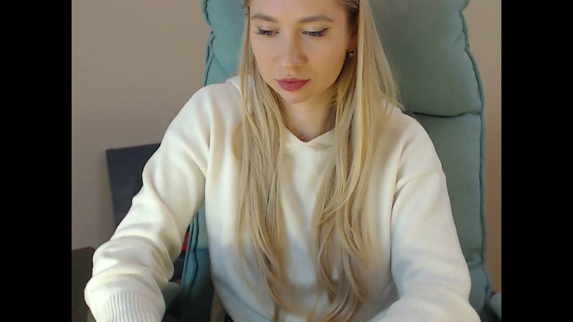 Gallery image thumbnail from Miss_Sylvia's myfreecams stream on, 12/16/2024, 19:42 image 19 of 20