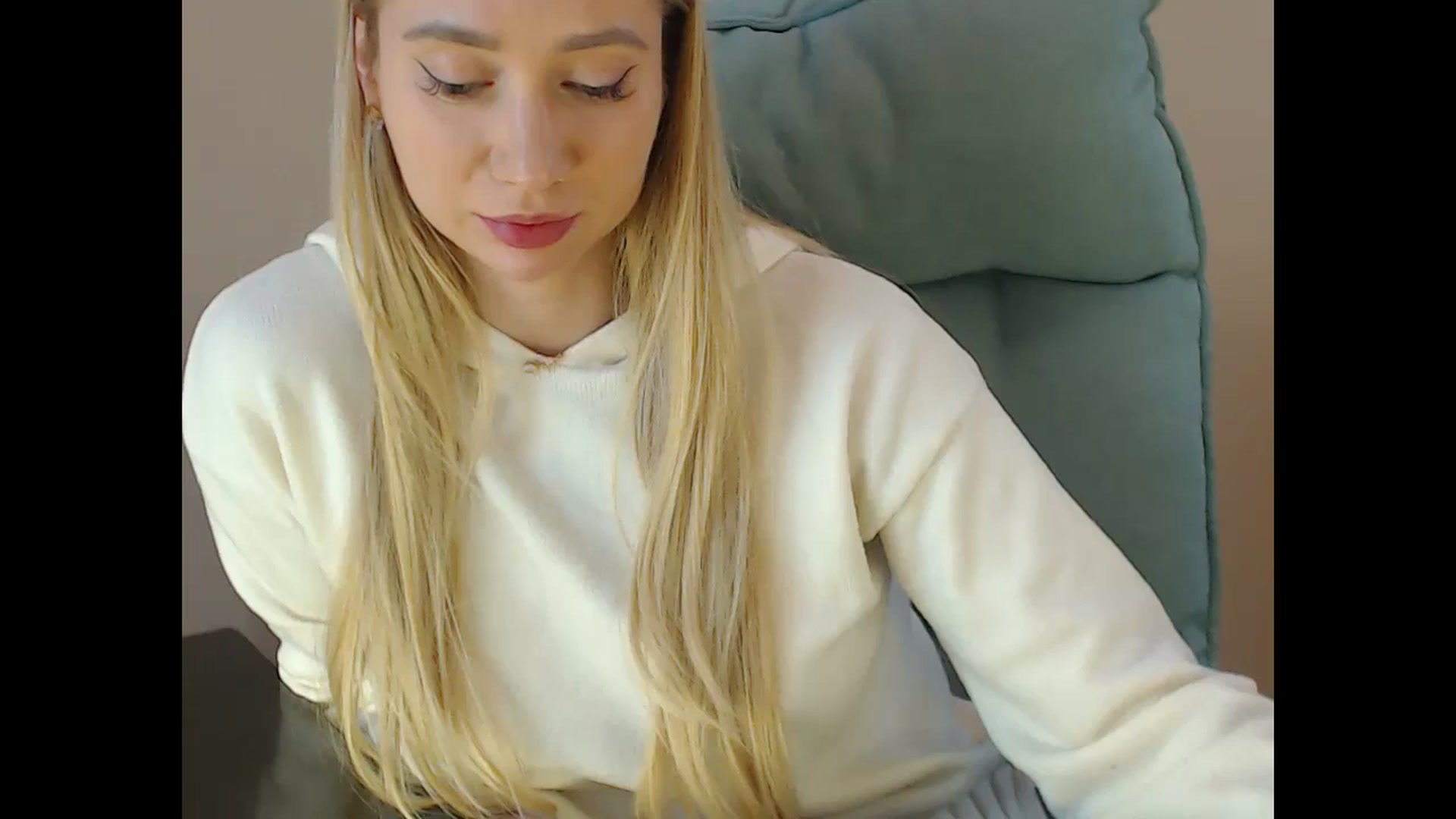 Gallery image thumbnail from Miss_Sylvia's myfreecams stream on, 12/16/2024, 19:42 image 14 of 20