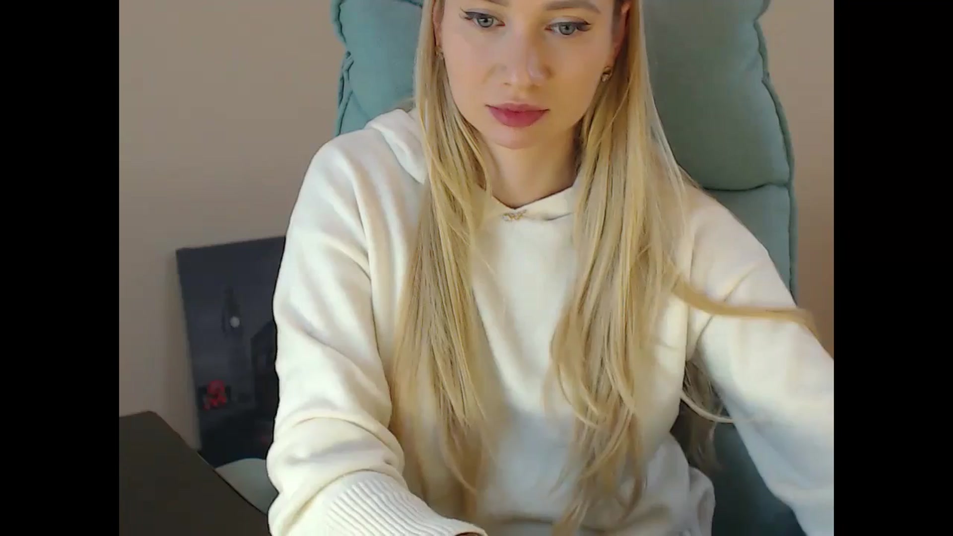 Gallery image thumbnail from Miss_Sylvia's myfreecams stream on, 12/16/2024, 19:42 image 13 of 20