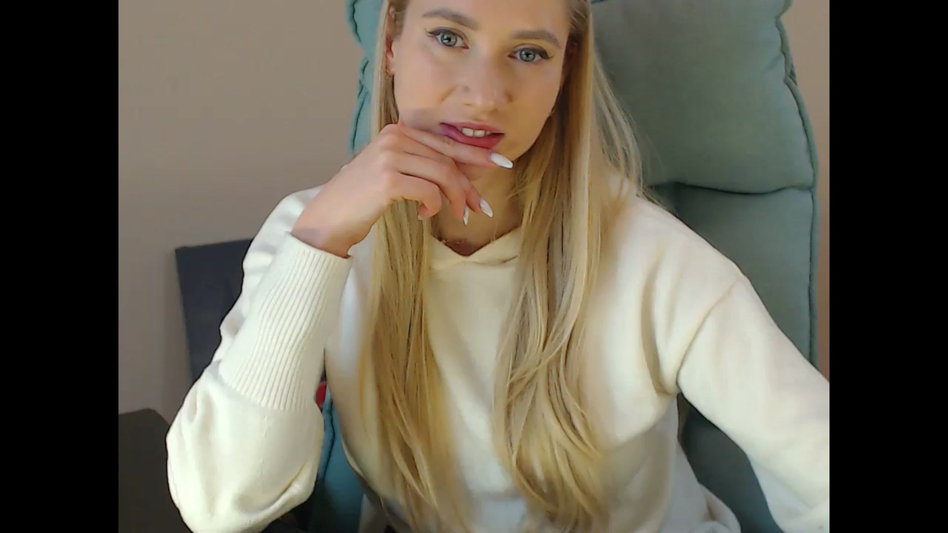 Gallery image thumbnail from Miss_Sylvia's myfreecams stream on, 12/16/2024, 19:42 image 18 of 20