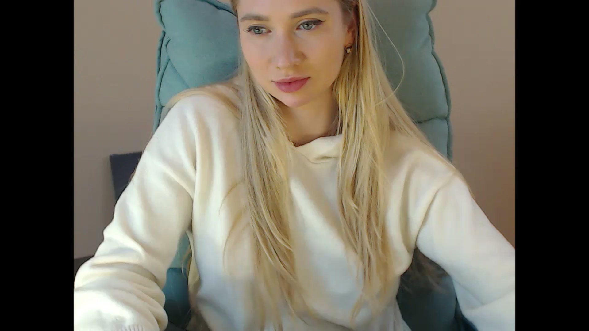 Gallery image thumbnail from Miss_Sylvia's myfreecams stream on, 12/16/2024, 20:36 image 18 of 20