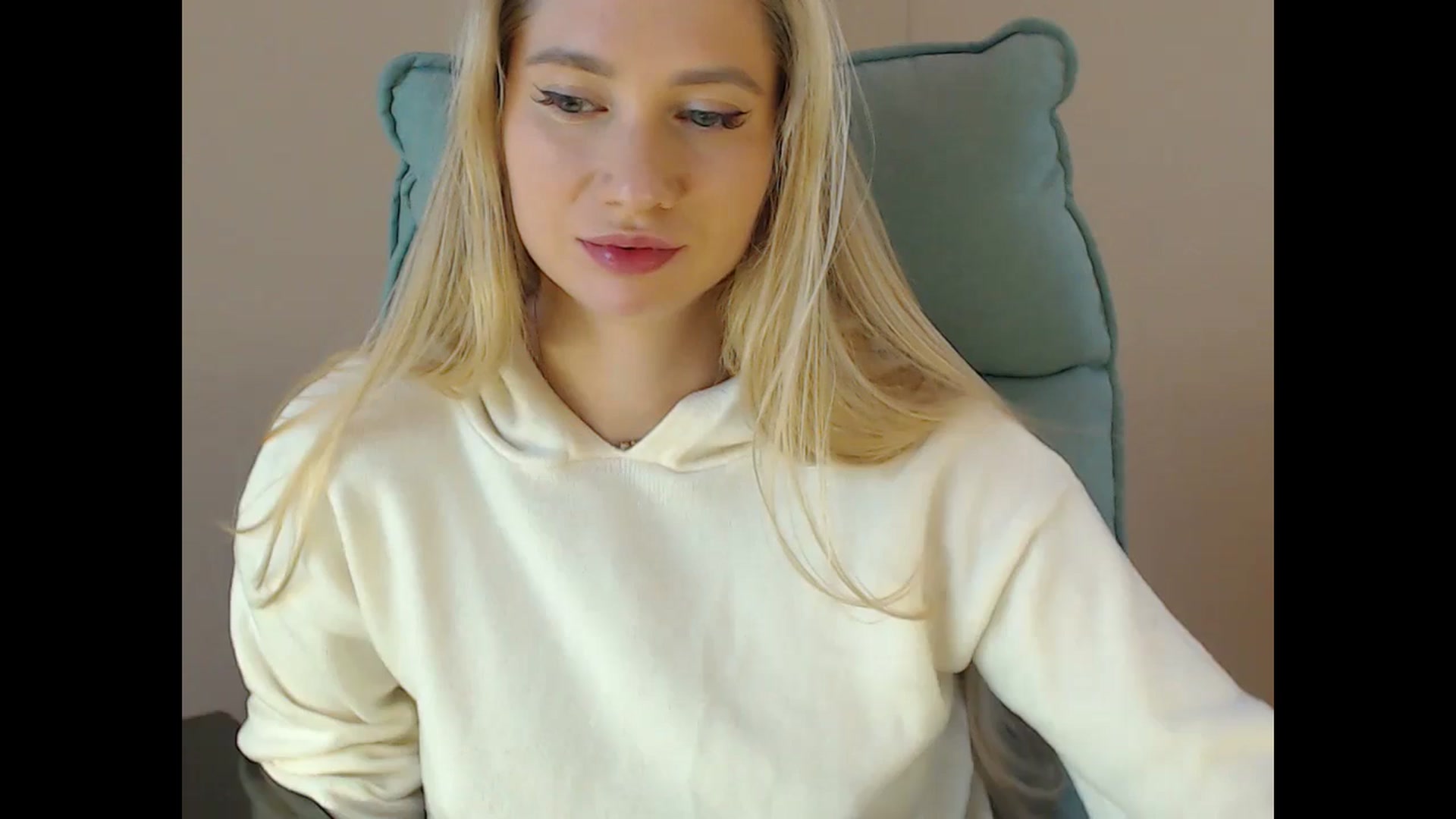 Gallery image thumbnail from Miss_Sylvia's myfreecams stream on, 12/16/2024, 20:36 image 3 of 20