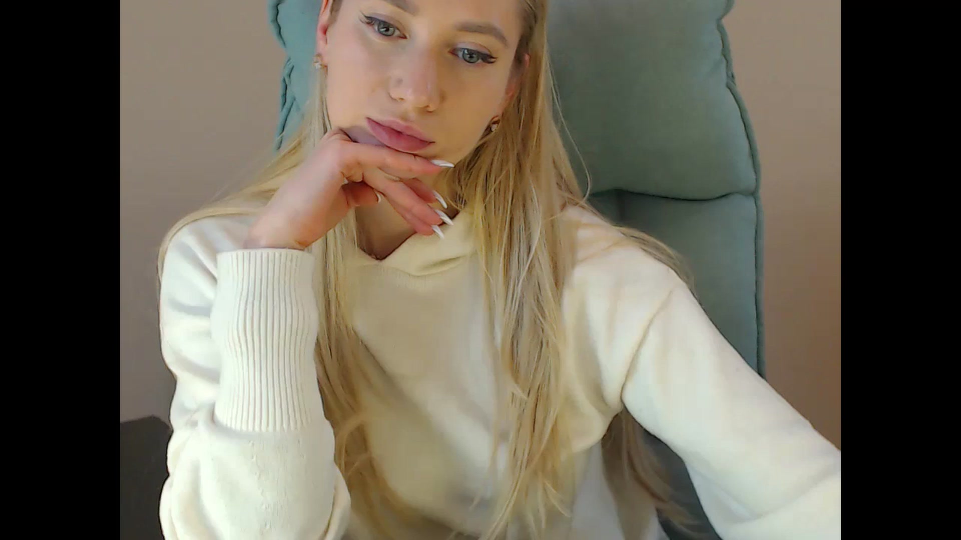 Gallery image thumbnail from Miss_Sylvia's myfreecams stream on, 12/16/2024, 20:36 image 14 of 20