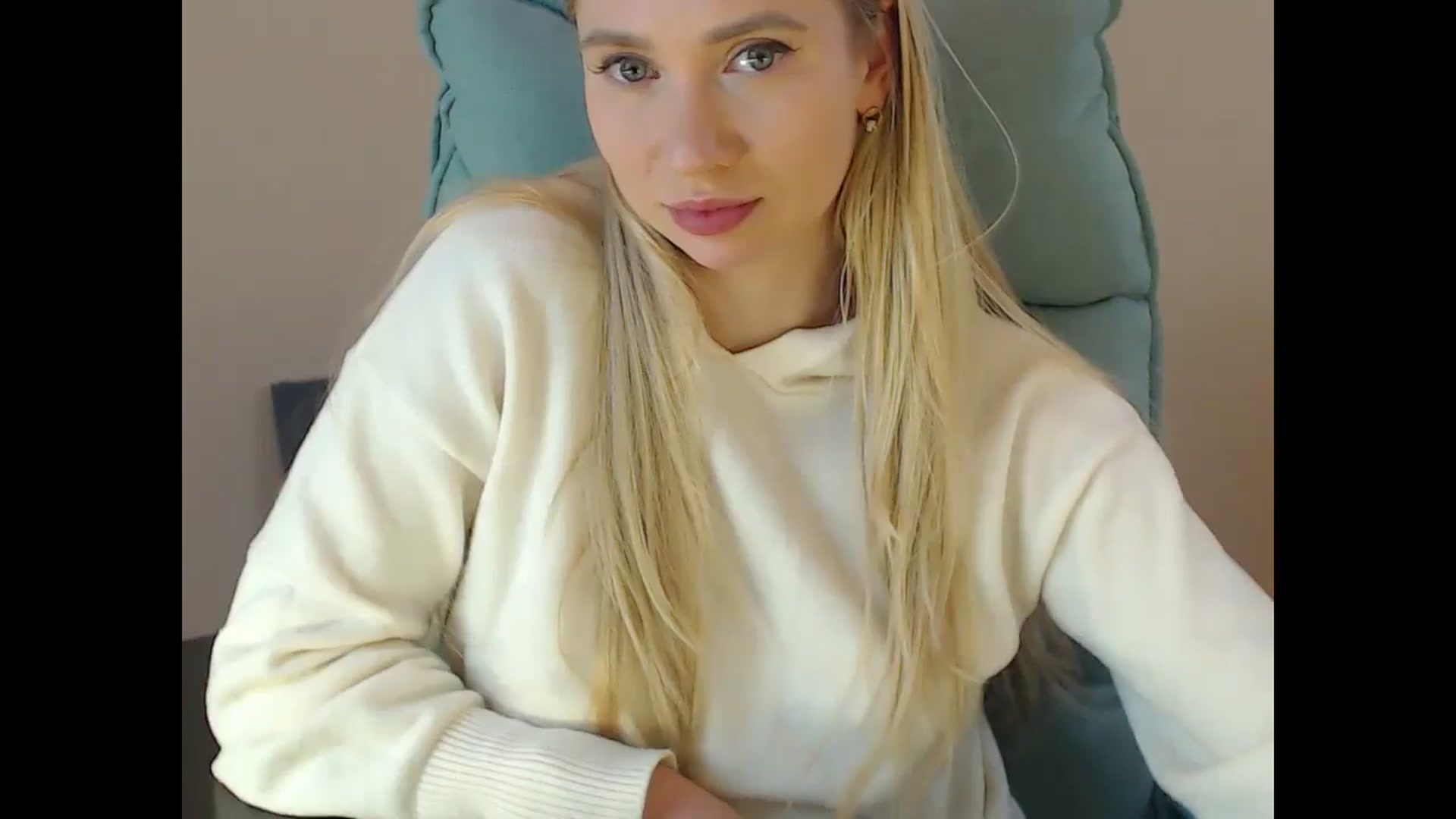 Gallery image thumbnail from Miss_Sylvia's myfreecams stream on, 12/16/2024, 20:36 image 15 of 20