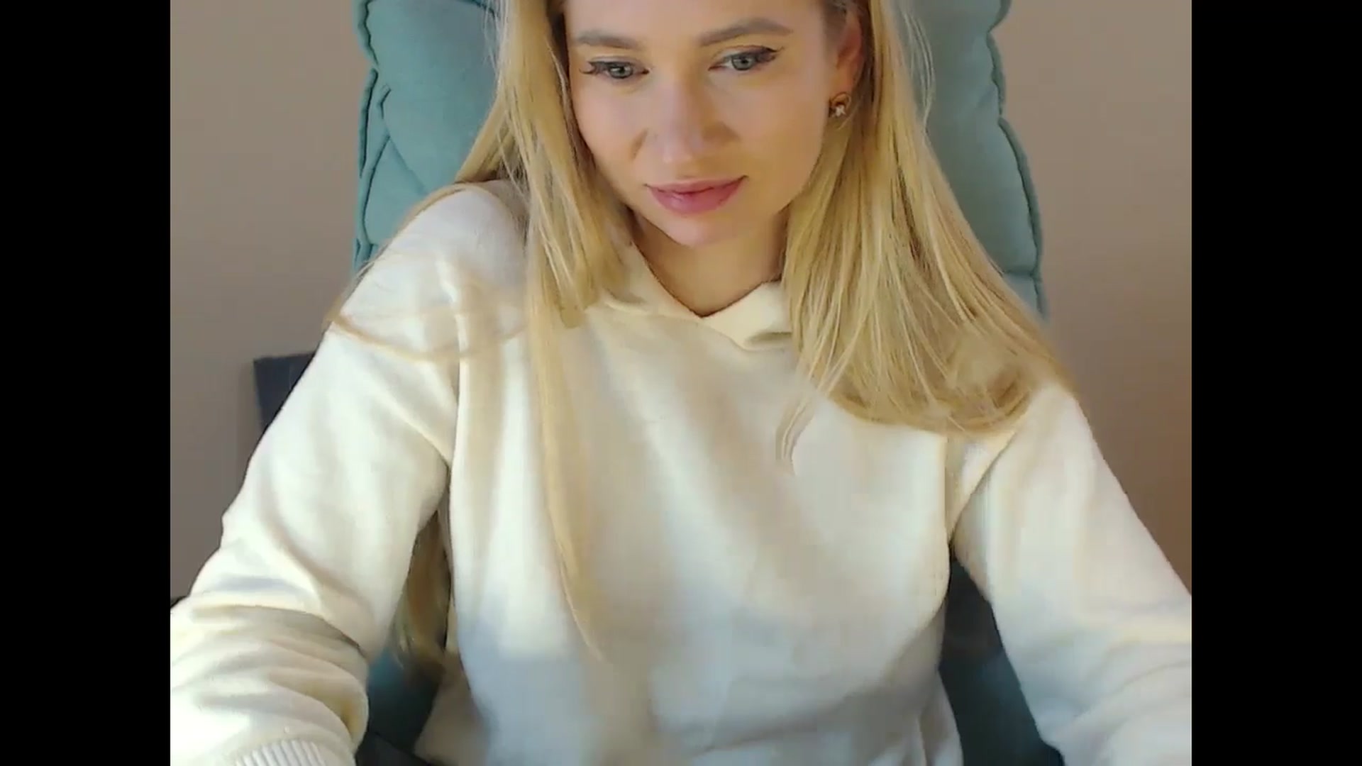 Gallery image thumbnail from Miss_Sylvia's myfreecams stream on, 12/16/2024, 20:36 image 10 of 20