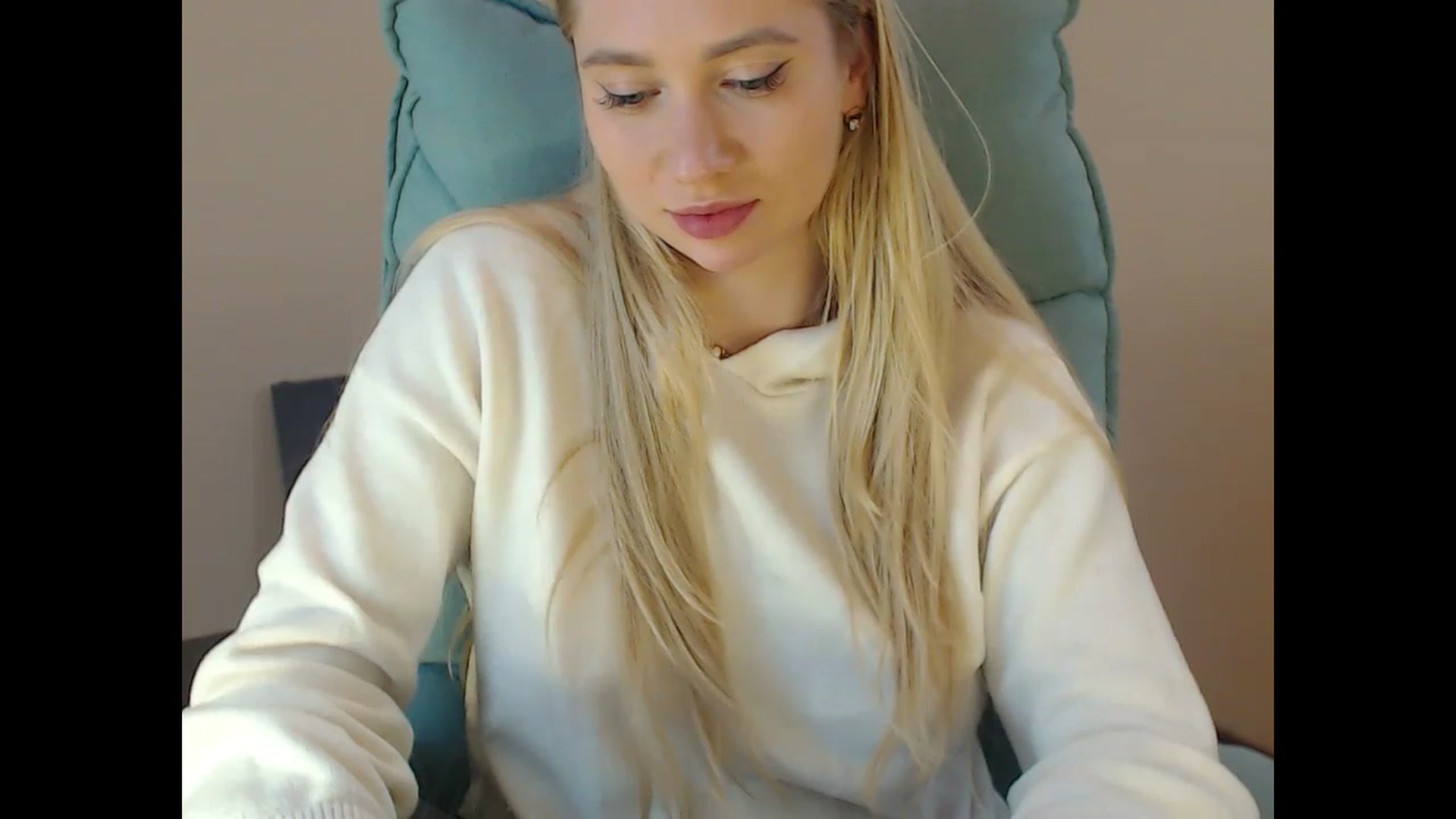 Gallery image thumbnail from Miss_Sylvia's myfreecams stream on, 12/16/2024, 20:36 image 17 of 20