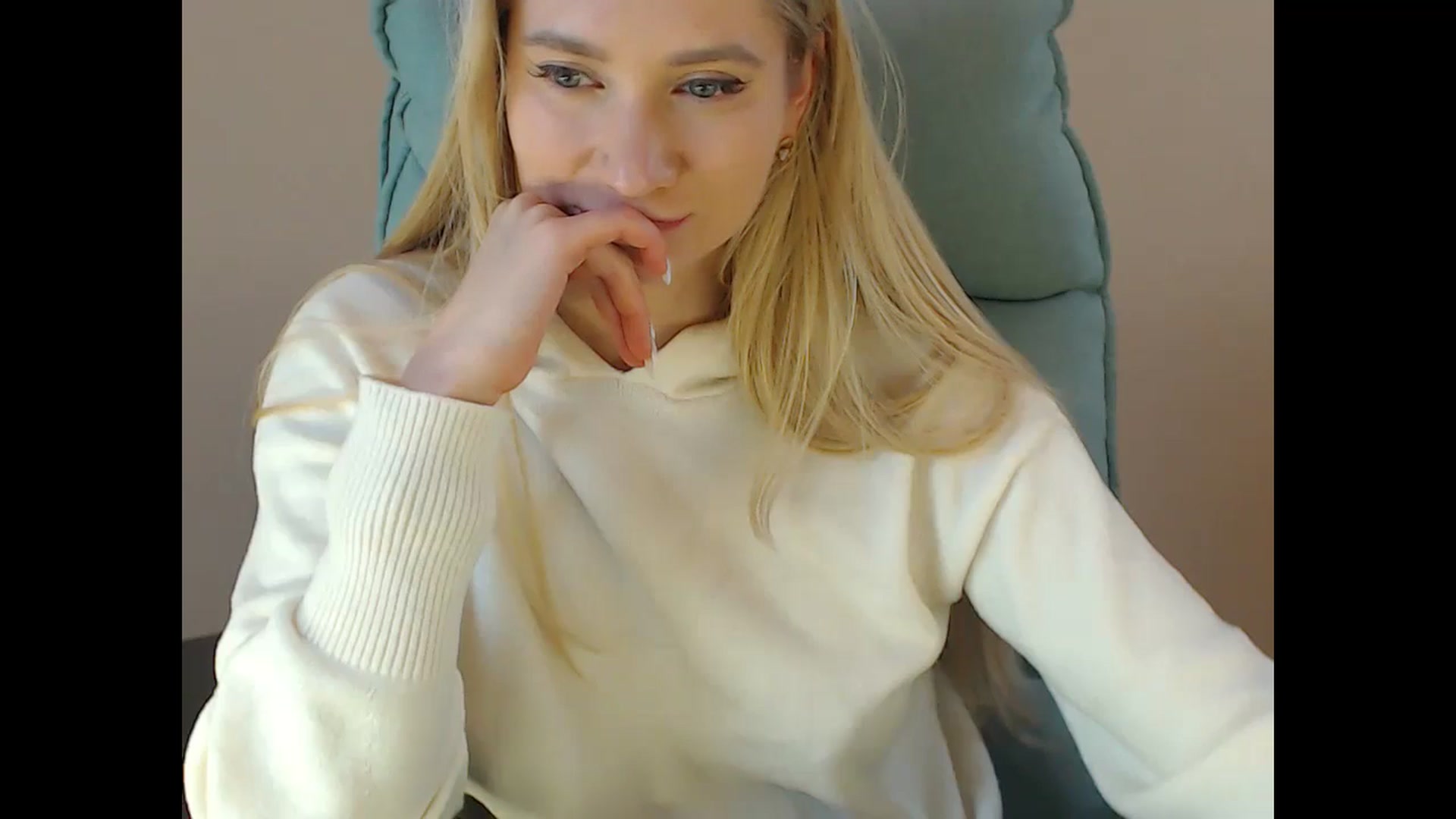 Gallery image thumbnail from Miss_Sylvia's myfreecams stream on, 12/16/2024, 20:36 image 9 of 20