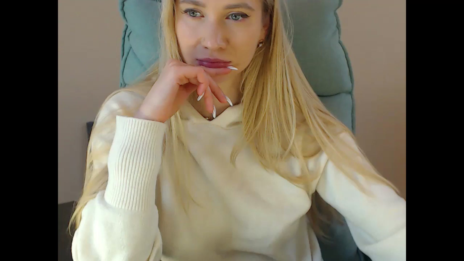 Gallery image thumbnail from Miss_Sylvia's myfreecams stream on, 12/16/2024, 20:36 image 12 of 20